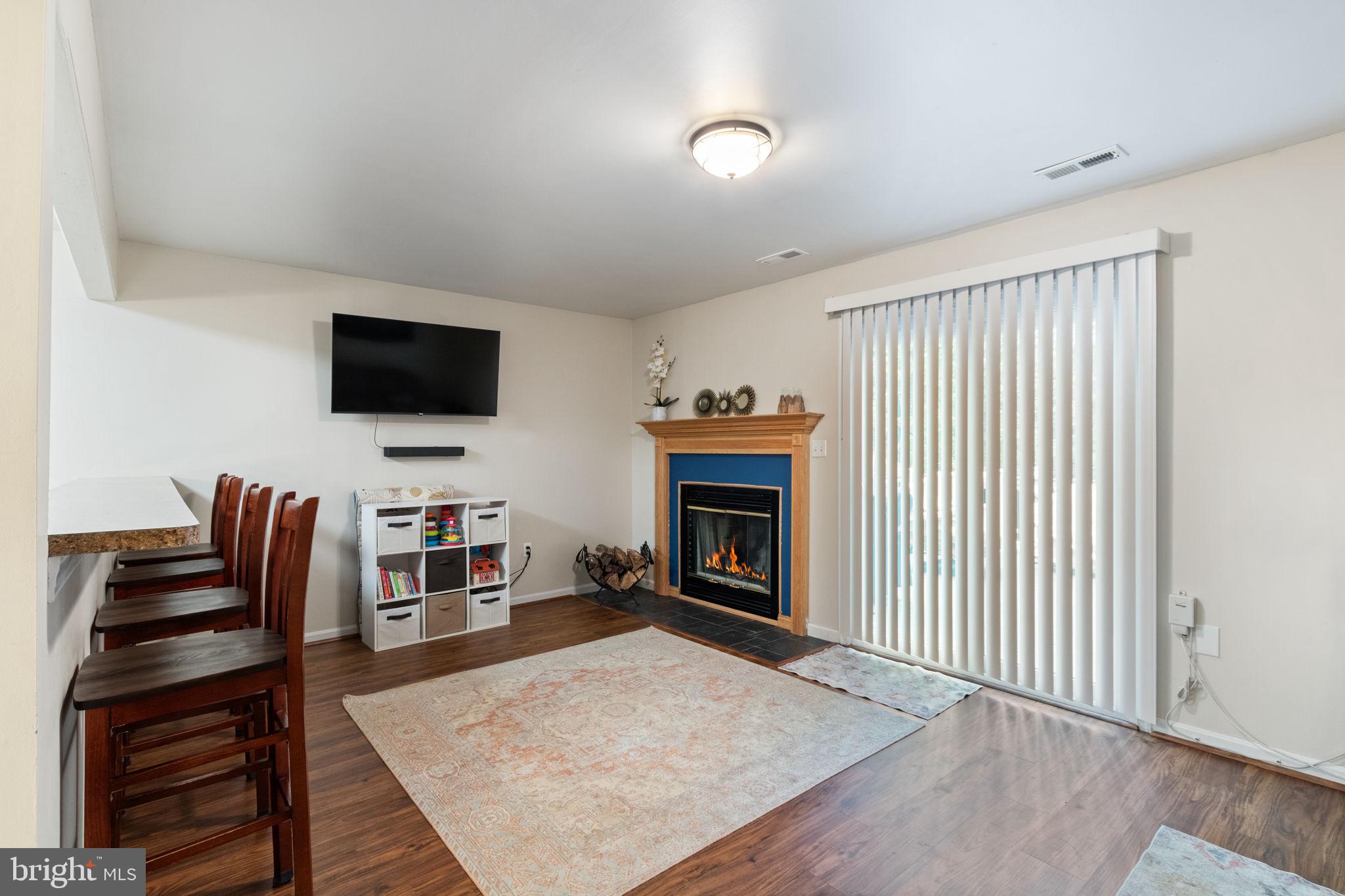 COLONIAL TERRACE - Residential