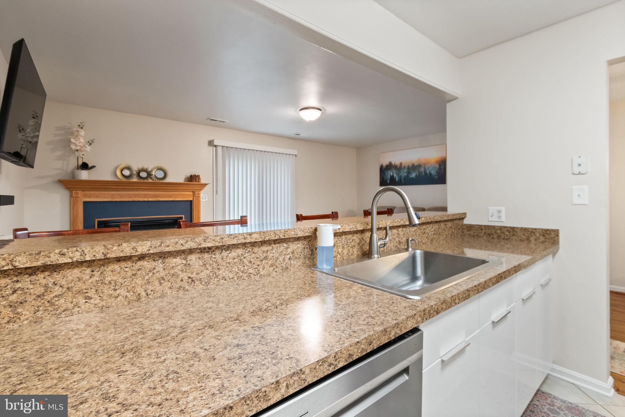 COLONIAL TERRACE - Residential