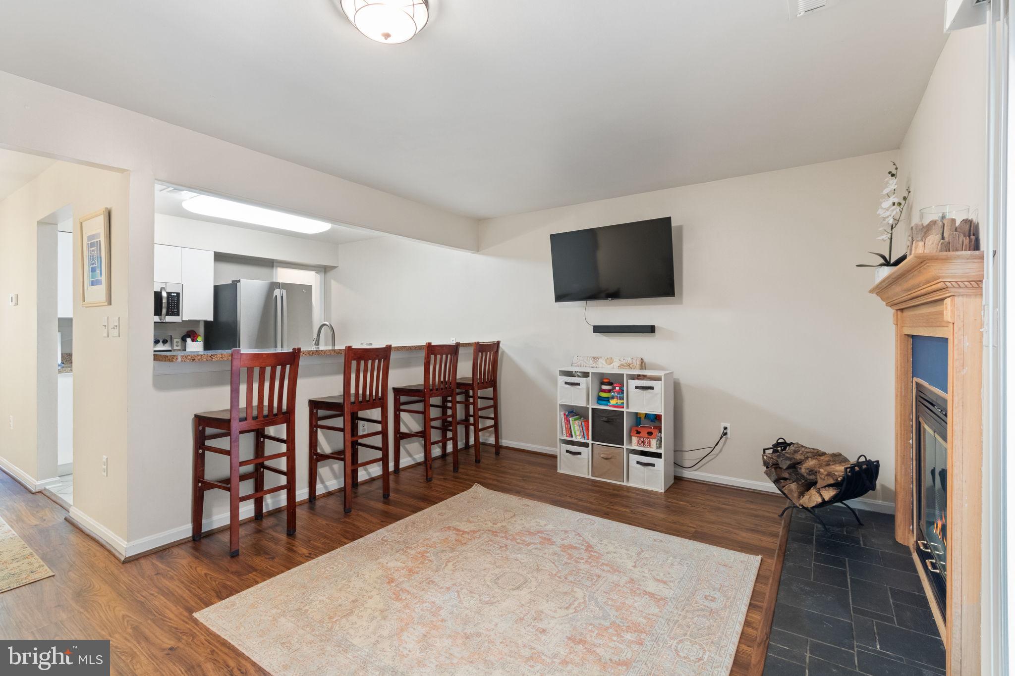 COLONIAL TERRACE - Residential