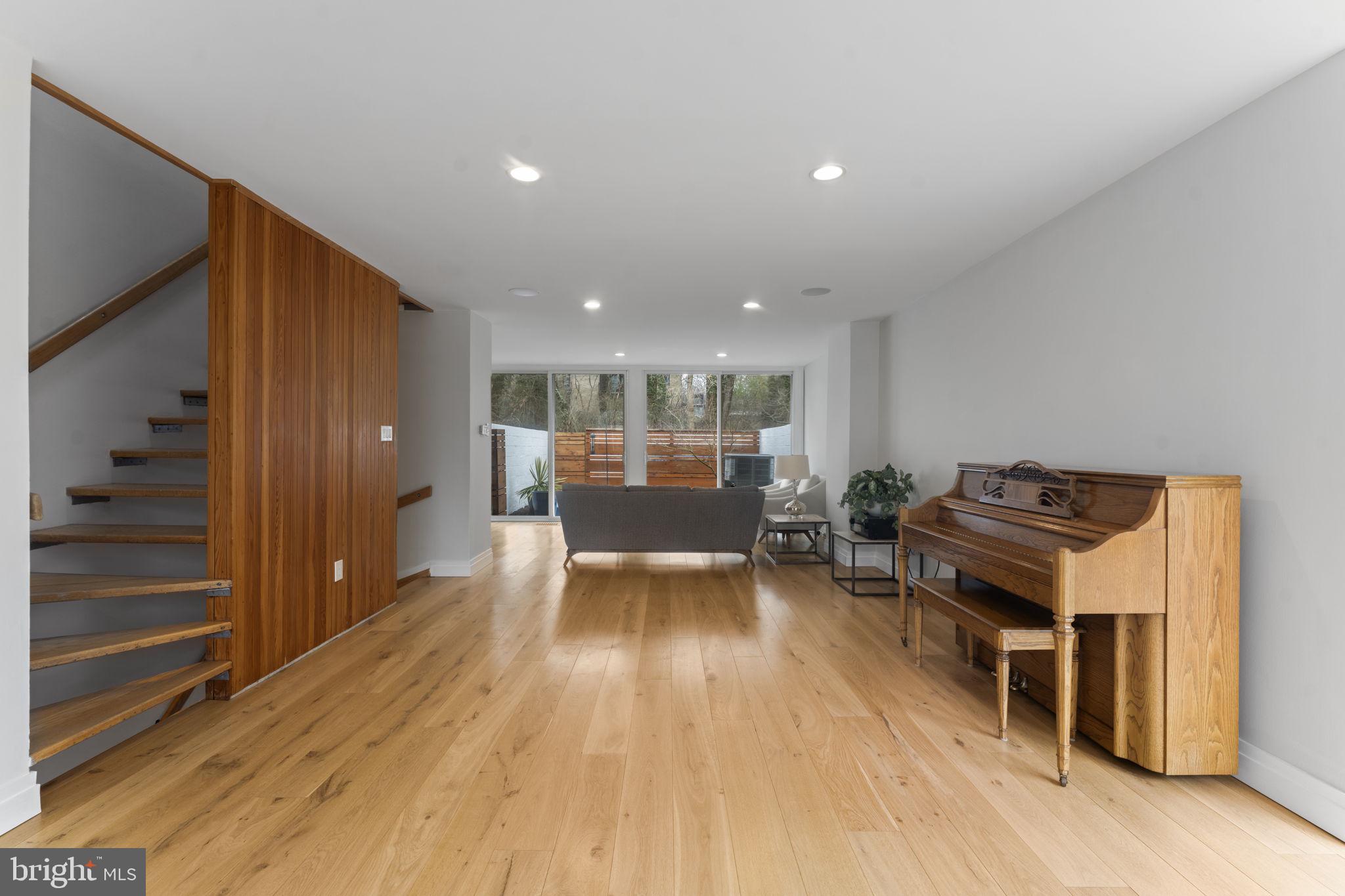 RESTON - Residential