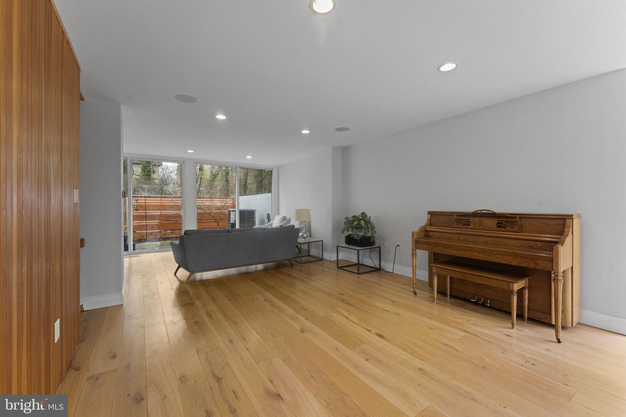 RESTON - Residential