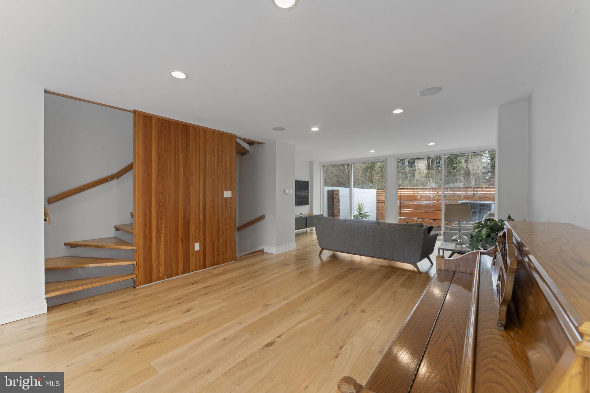 RESTON - Residential