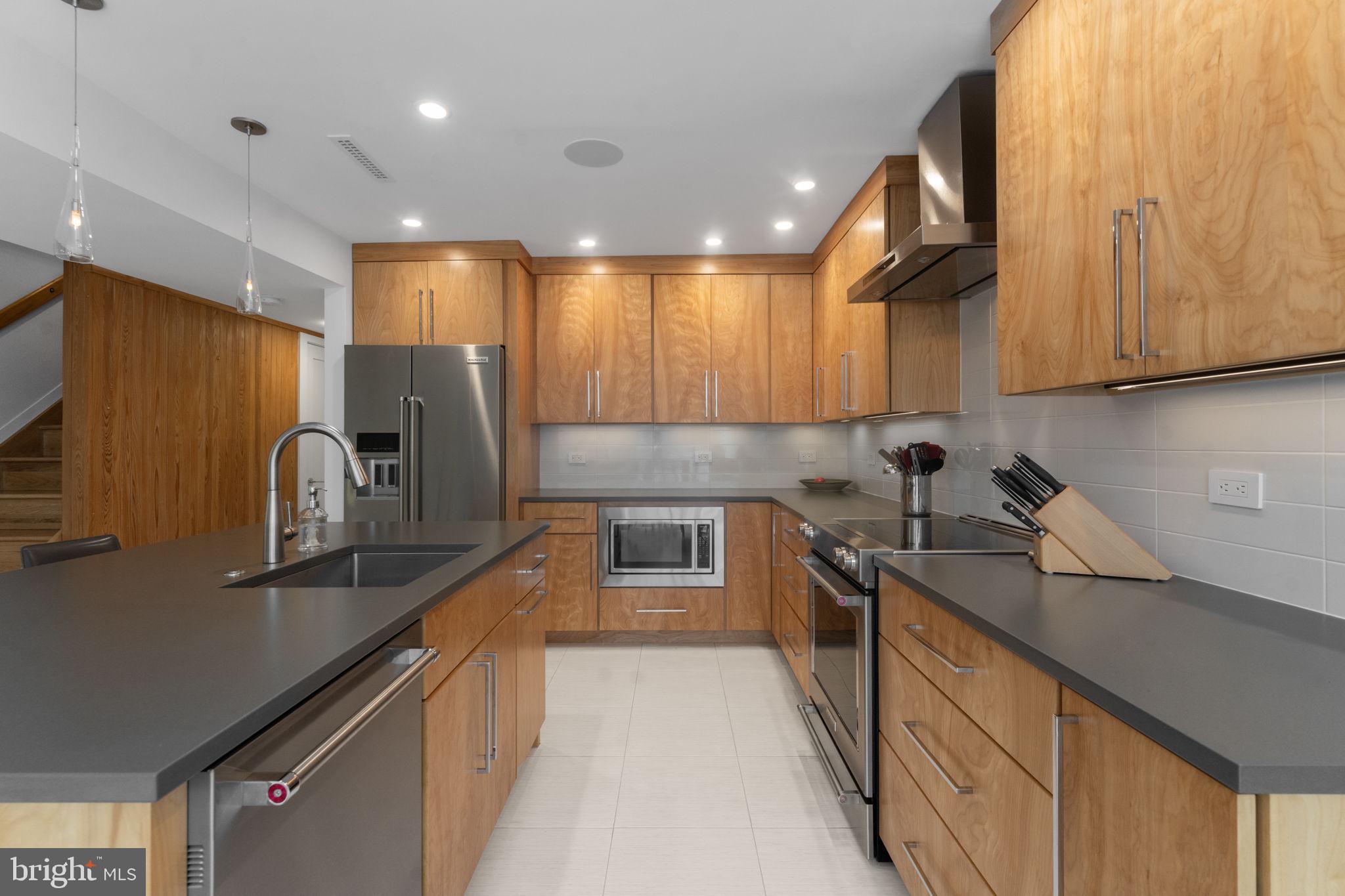 RESTON - Residential