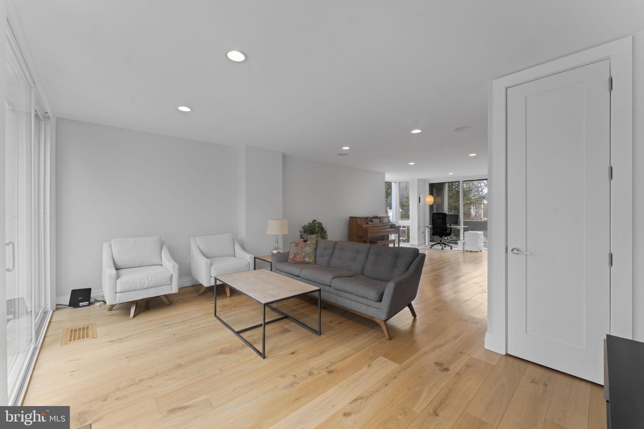 RESTON - Residential