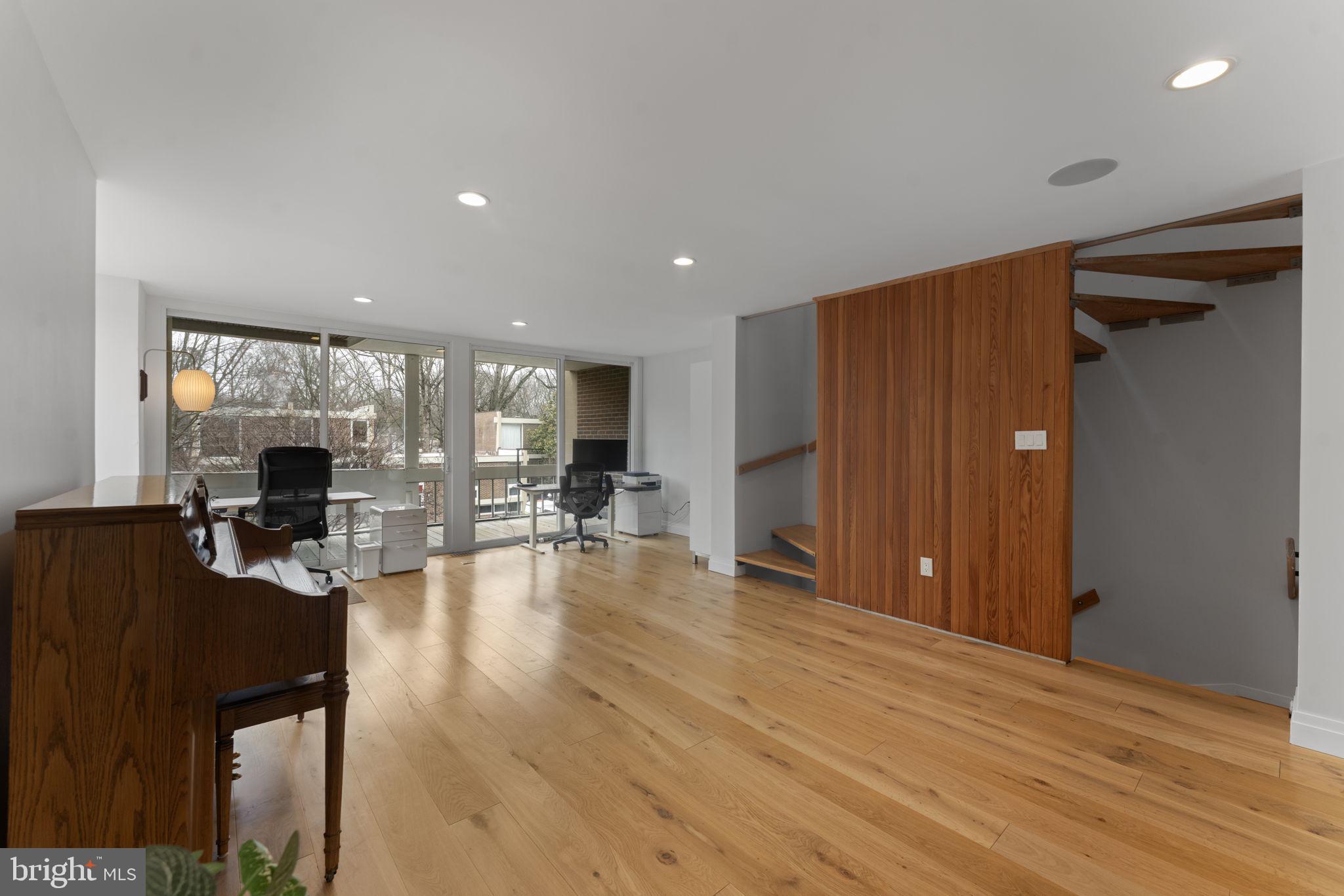 RESTON - Residential