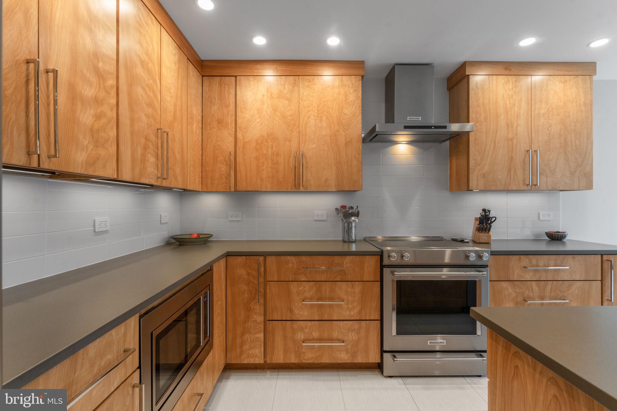 RESTON - Residential