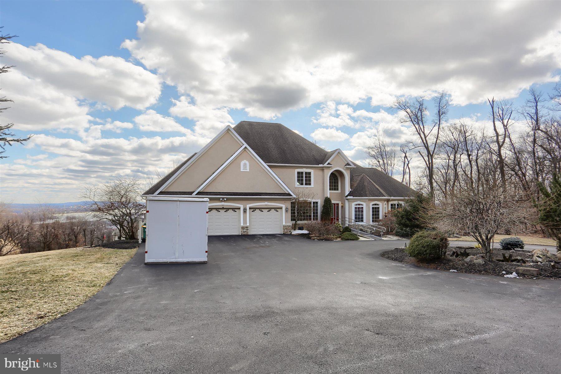 RIVER BEND - Residential