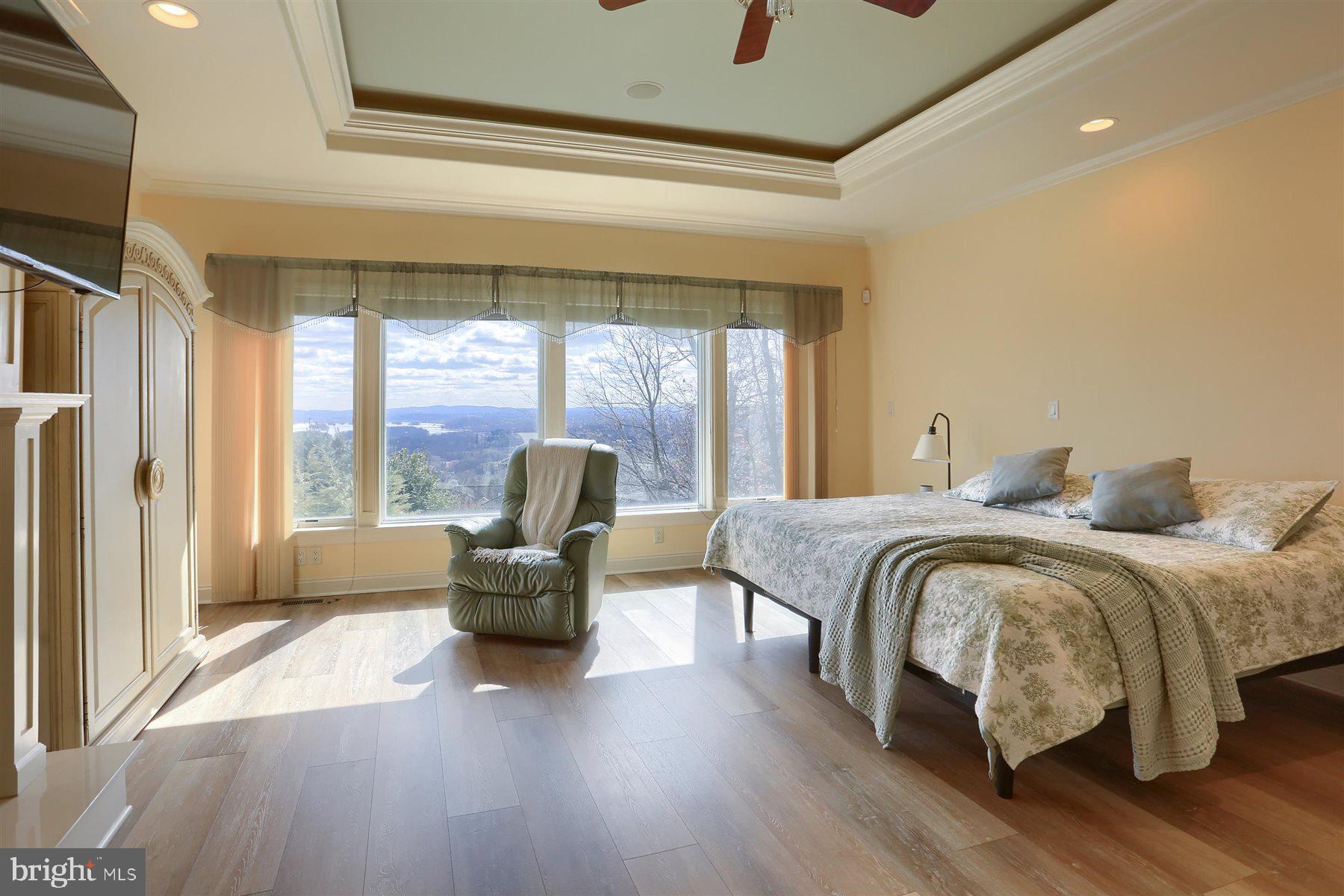 RIVER BEND - Residential