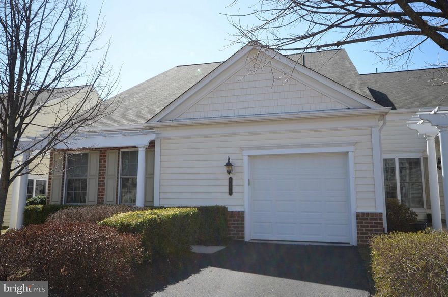 Move-in ready, all neutral Burlington model w/MBR, GuestBR, 2BA, Den, and bonus Sunroom on main lvl. Upper lvl provides additional BR/BA, family room, and additional storage. Foyer/hall show NEW hardwood floor and crown and picture frame molding. NEW carpet in upper lvl. NEW stainless steel kitchen appliances. Vaulted ceiling over living room. Separate dining.  Comm pool, club house, tennis, etc