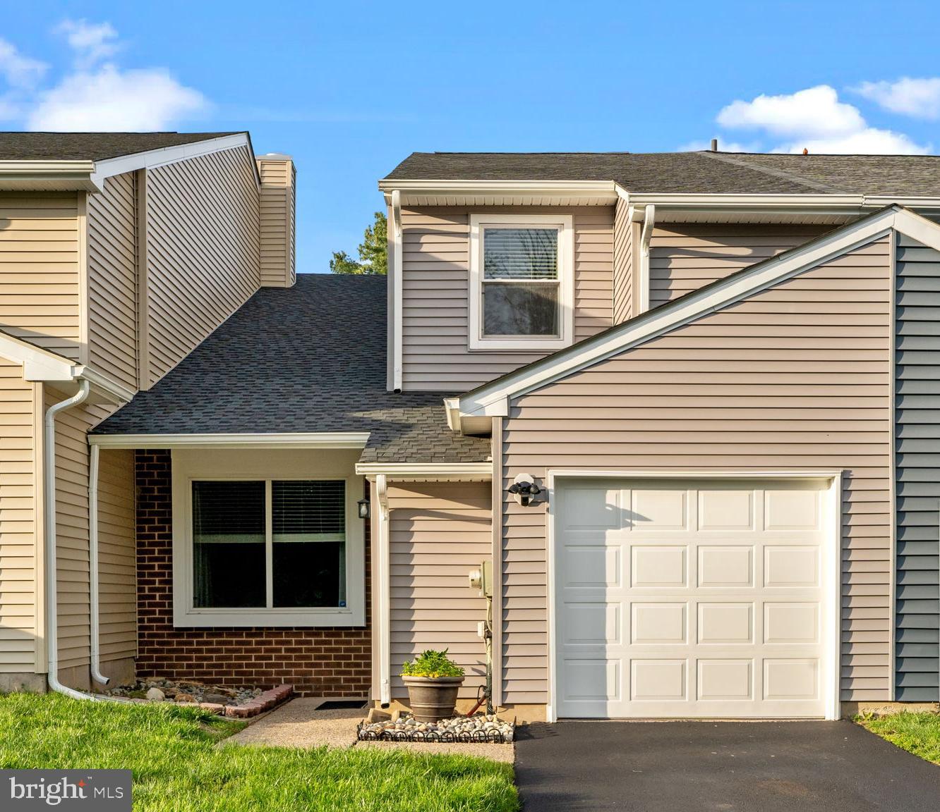 292 MARBLE COURT