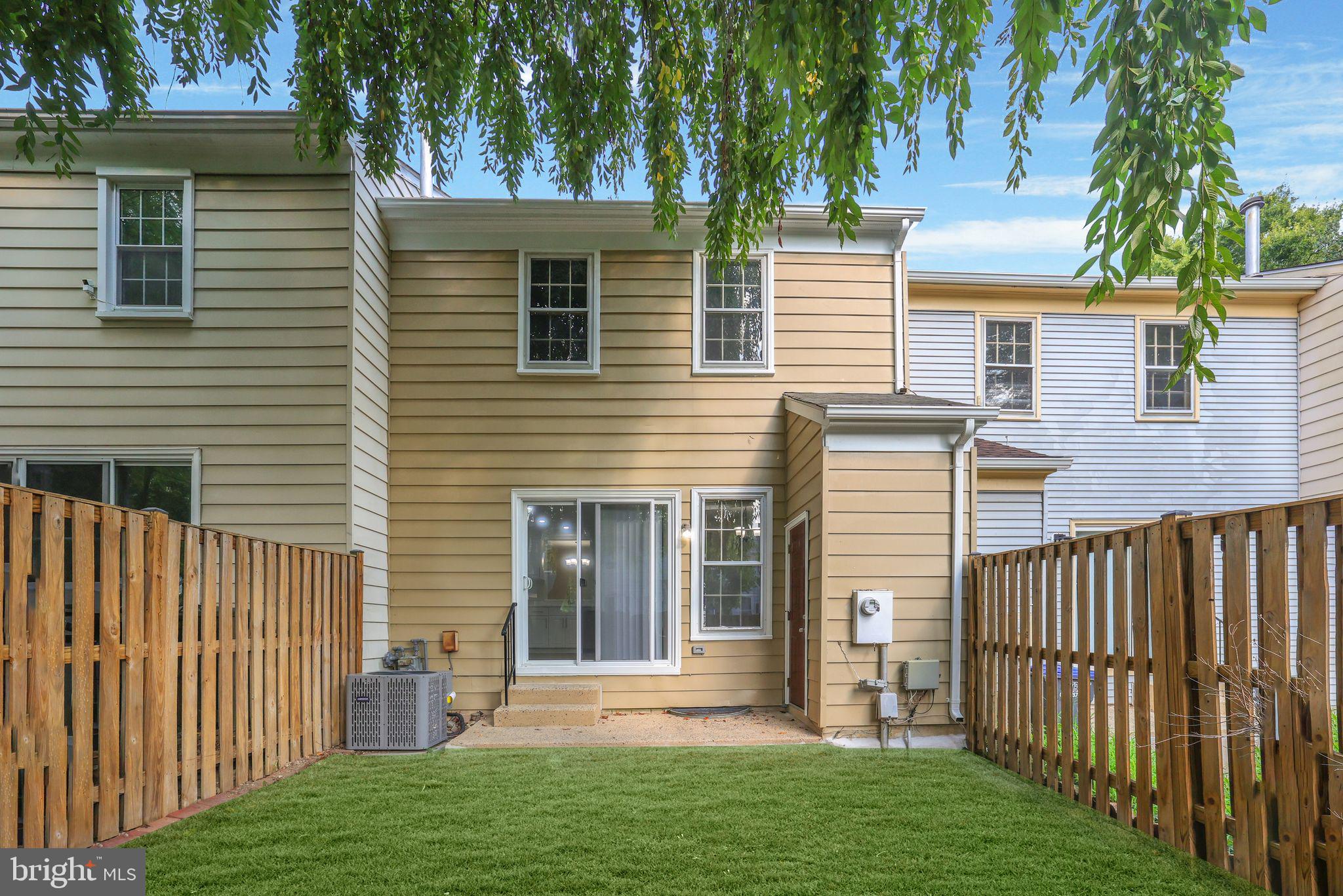 SARATOGA TOWNHOUSES - Residential