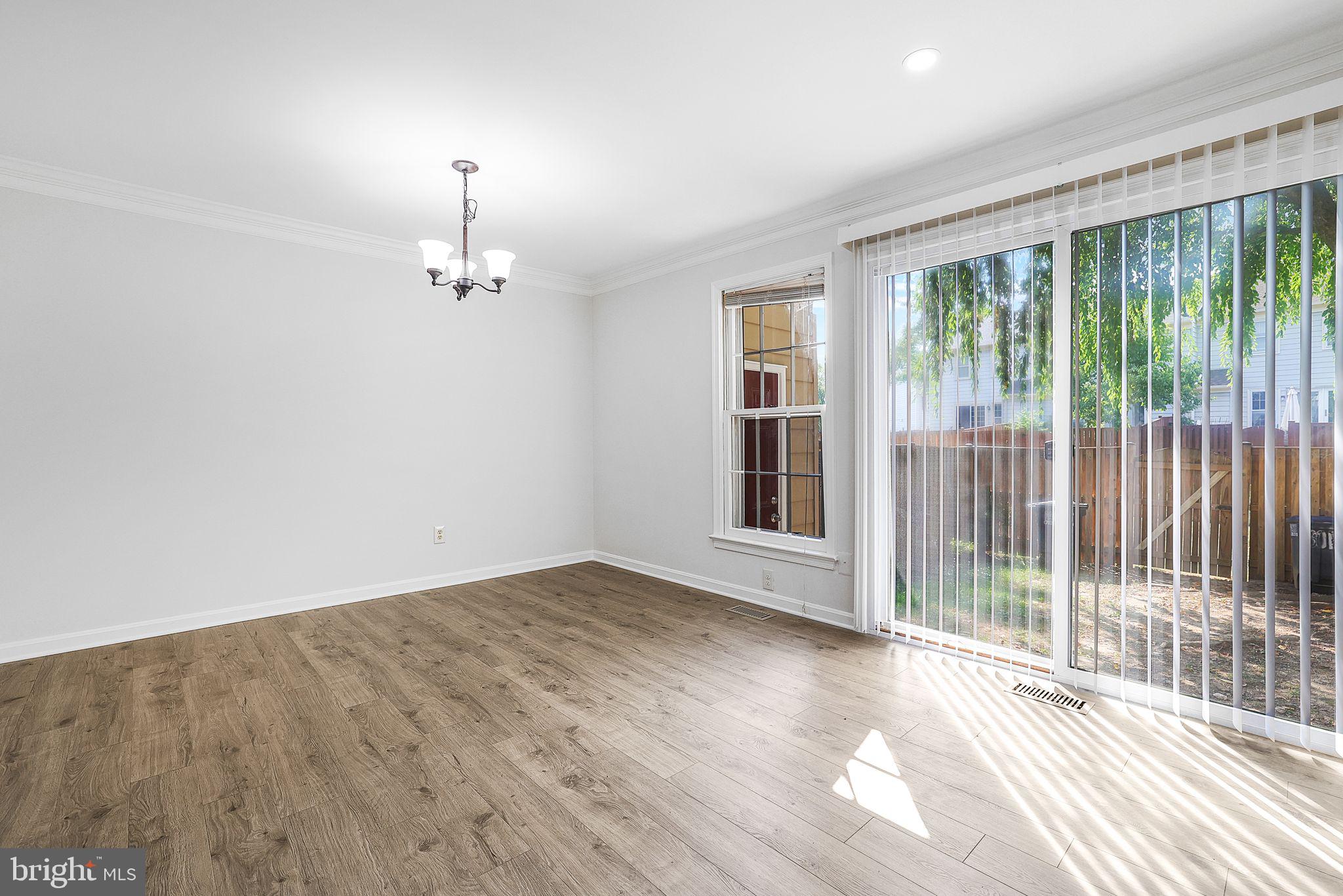 SARATOGA TOWNHOUSES - Residential