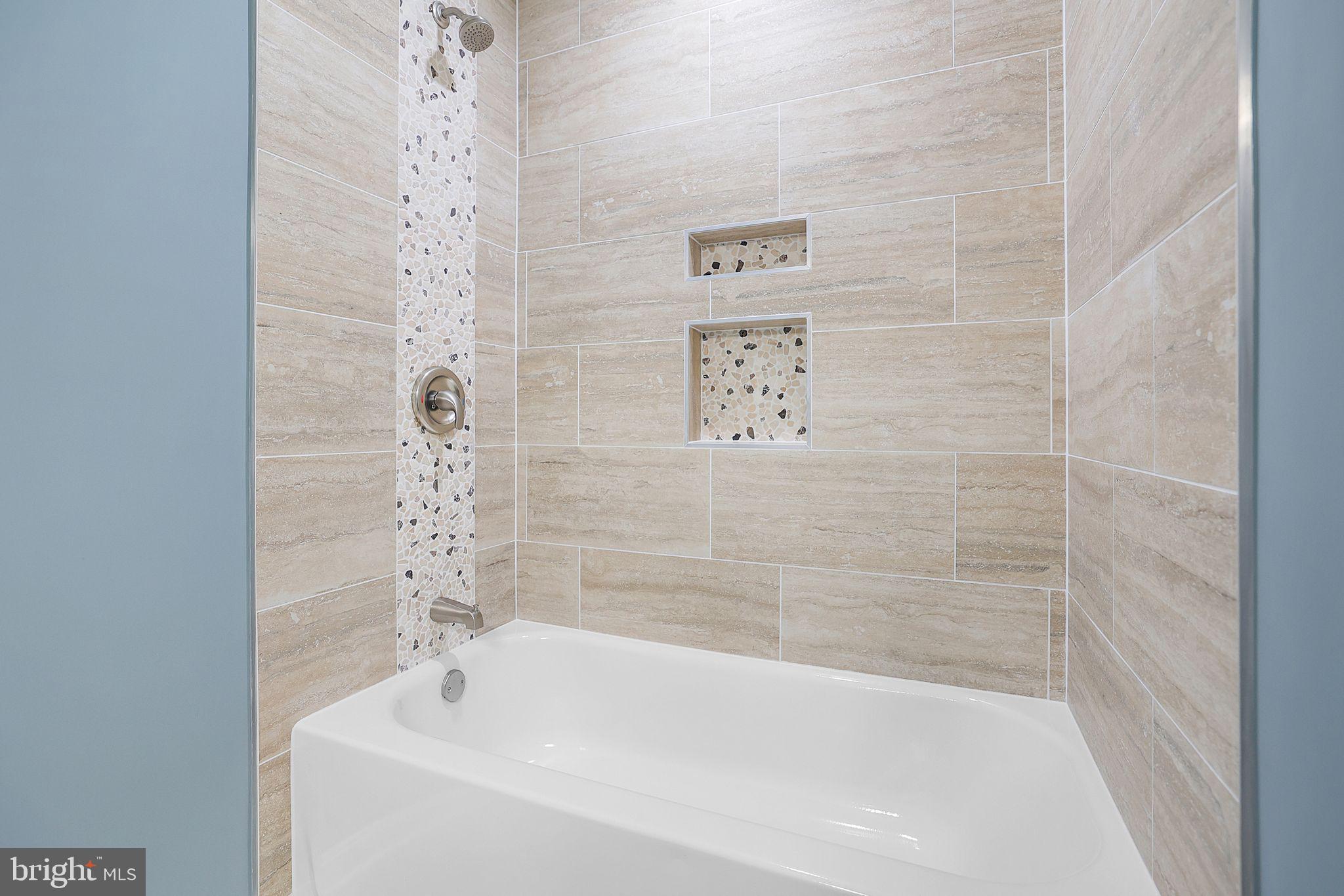 SARATOGA TOWNHOUSES - Residential