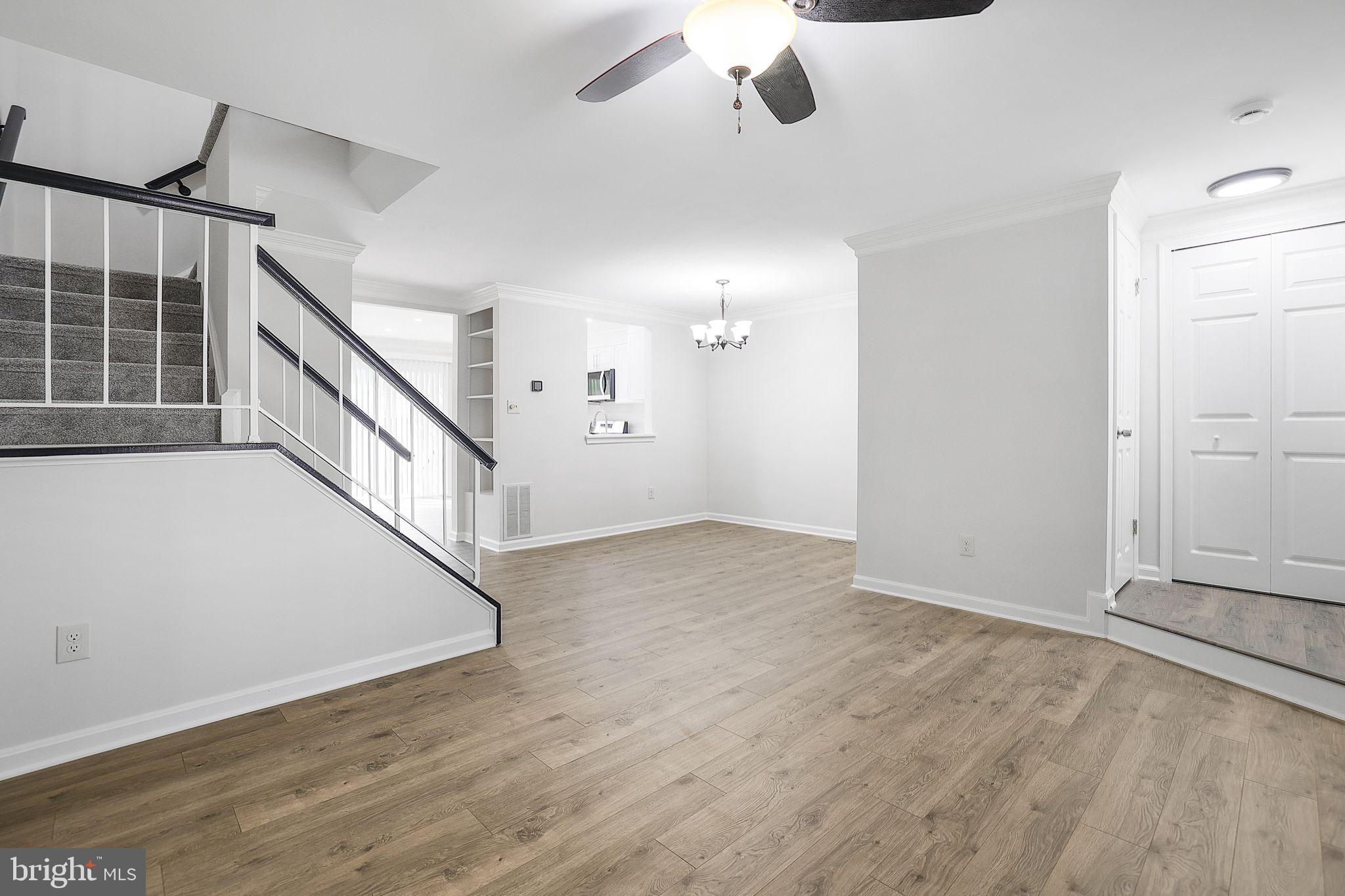 SARATOGA TOWNHOUSES - Residential