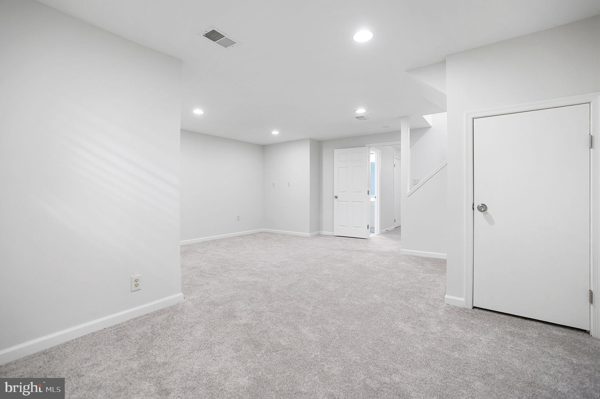 SARATOGA TOWNHOUSES - Residential