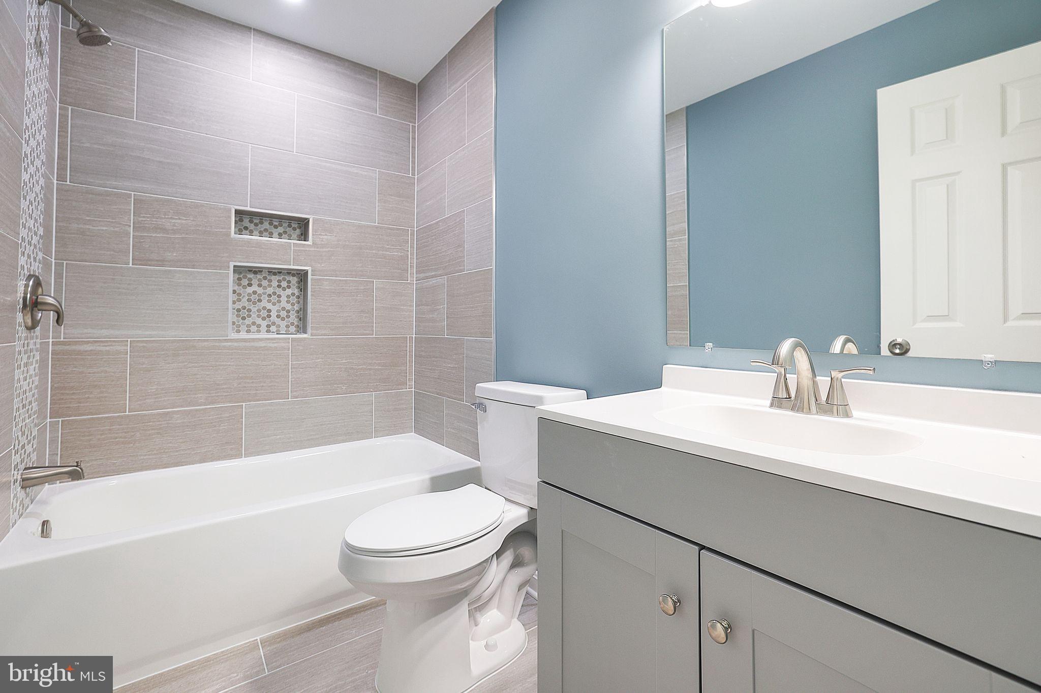 SARATOGA TOWNHOUSES - Residential