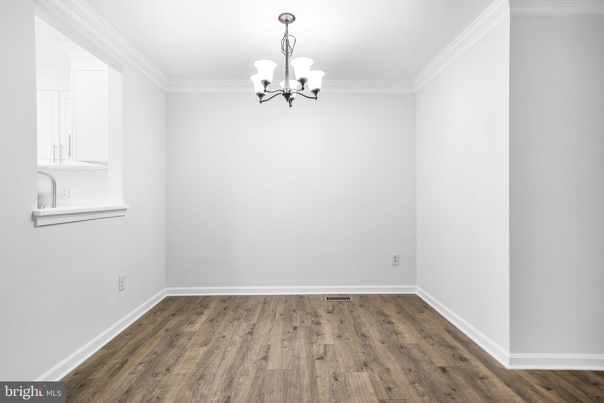 SARATOGA TOWNHOUSES - Residential