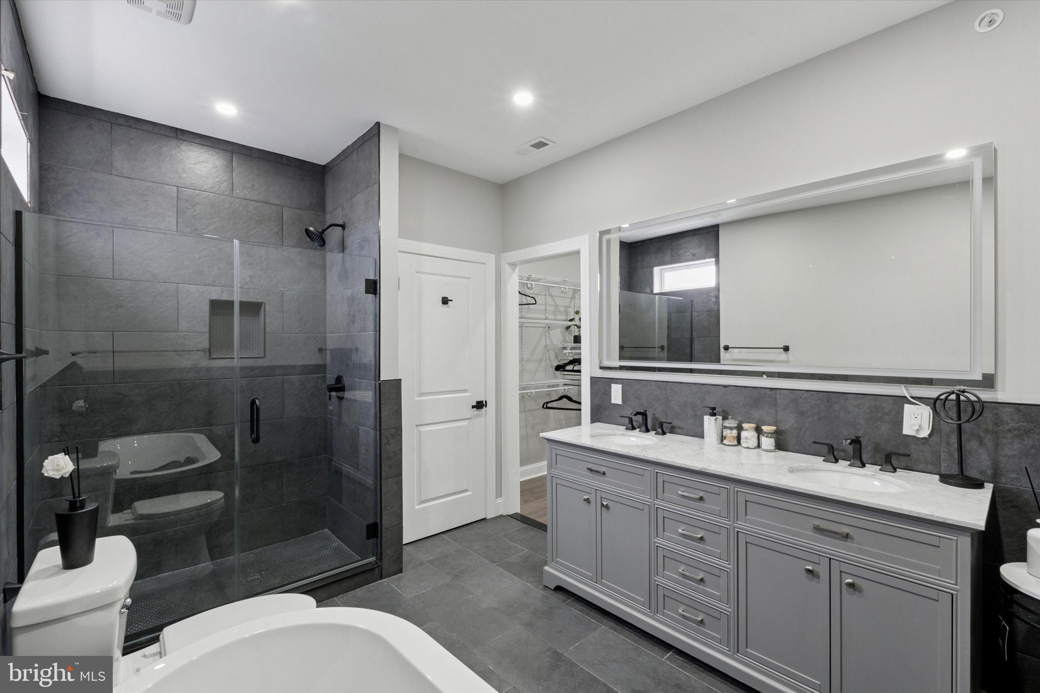 POINT BREEZE - Residential