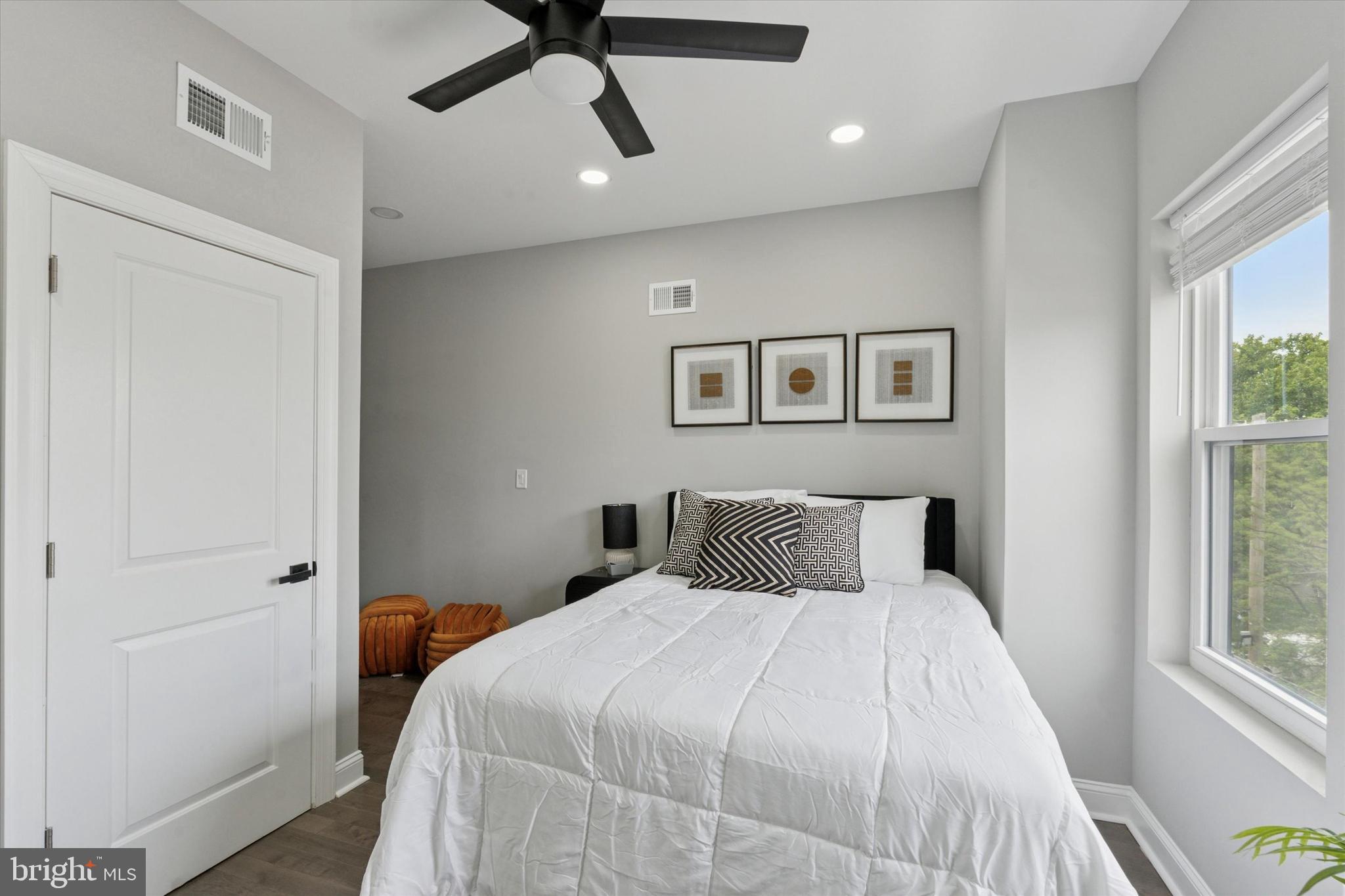 POINT BREEZE - Residential