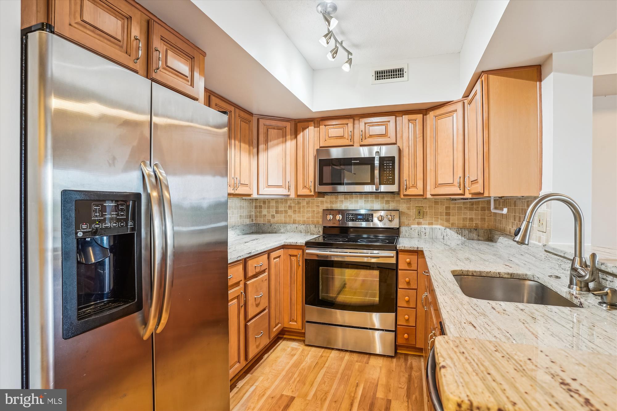 2400 CLARENDON BOULEVARD 511