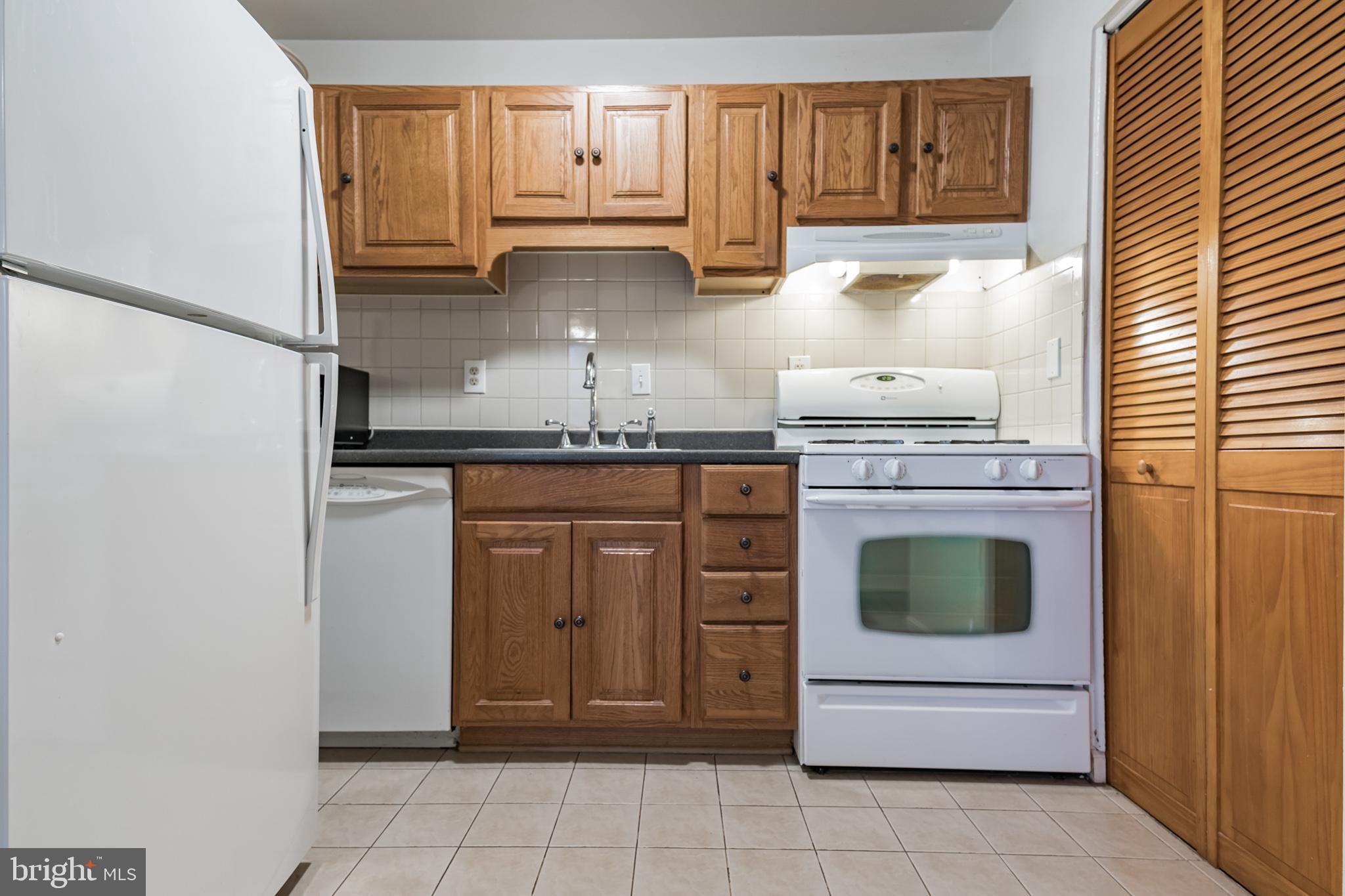 LITTLE RIVER SQUARE - Residential