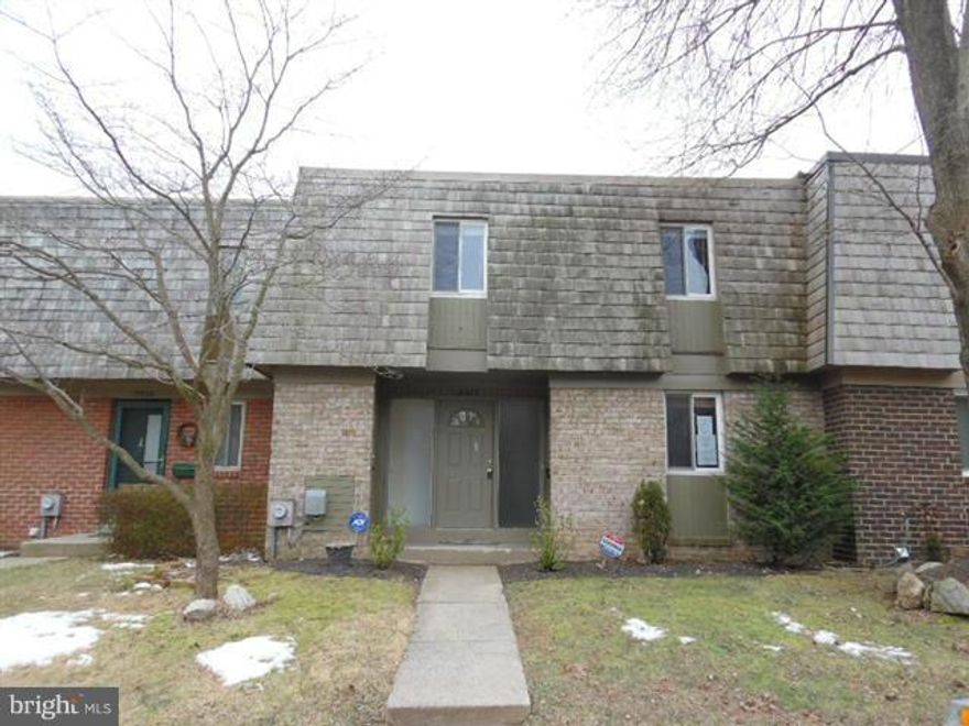 This Stedwick townhome offers 3 levels of living space. Hardwood floors on main level and ceramic in kitchen. Nice size deck off Dining room to fenced rear yard with shed. Upper level has three bedrooms and 2 full bathsn to include Huge Master bedroom and private bath. Basement is finished with huge family room with wet bar, separate laundry area and bonus room. Close to schools and shopping.