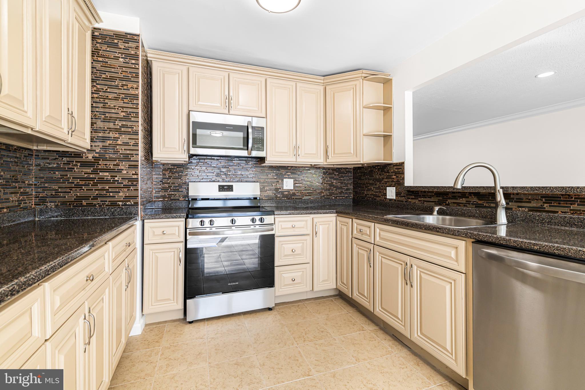 468 WOODHAVEN PLAZA