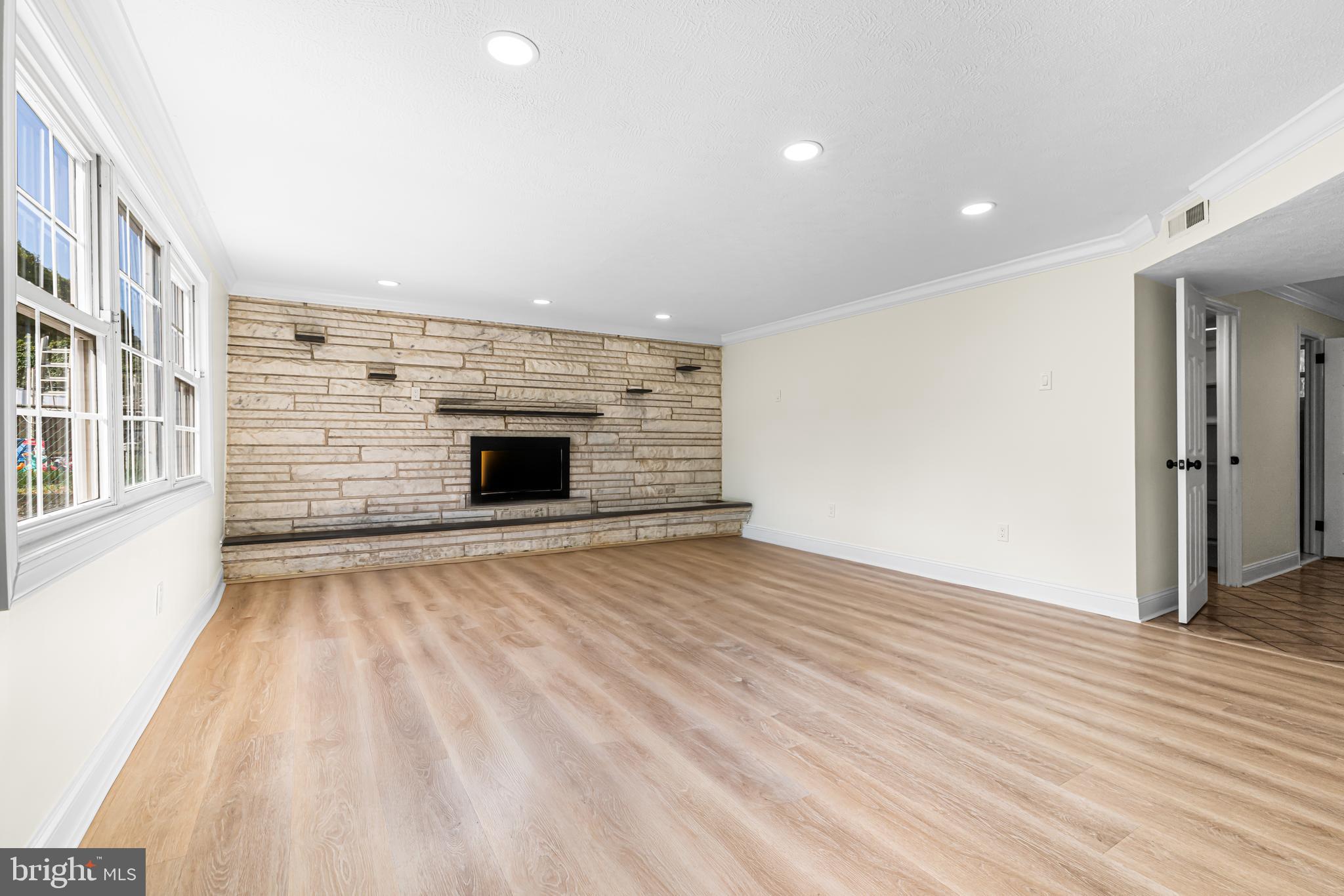 468 WOODHAVEN PLAZA
