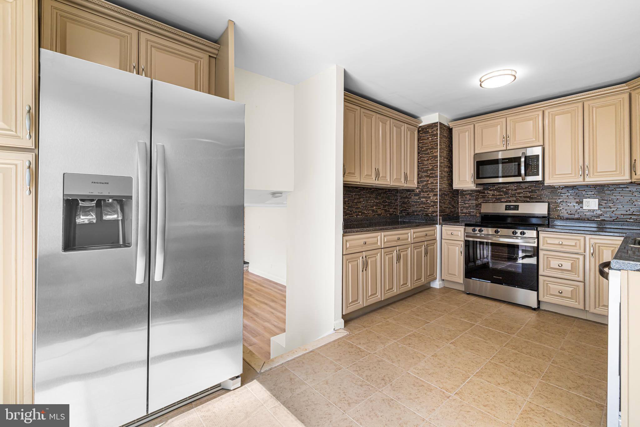 468 WOODHAVEN PLAZA
