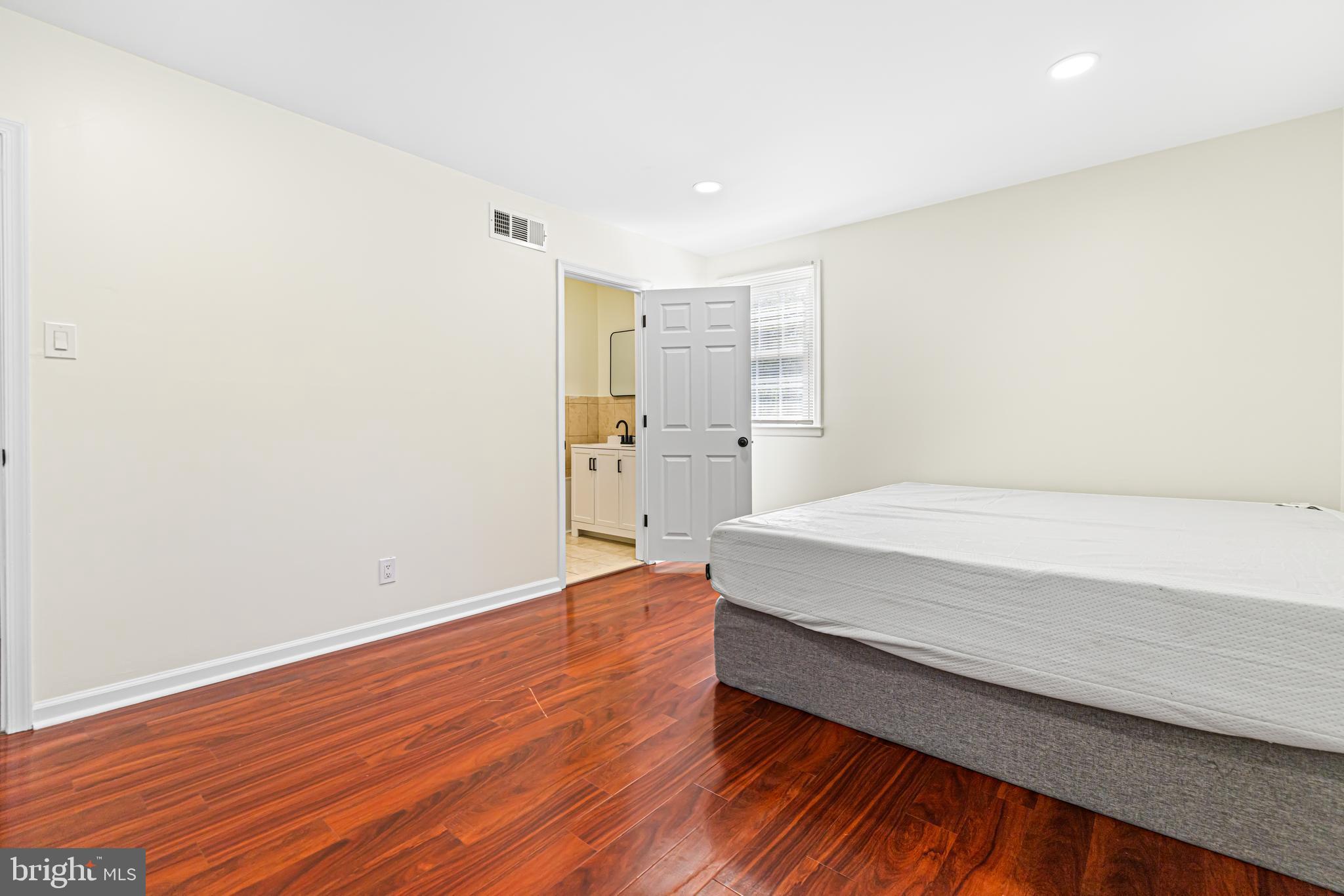 SOMERTON - Residential