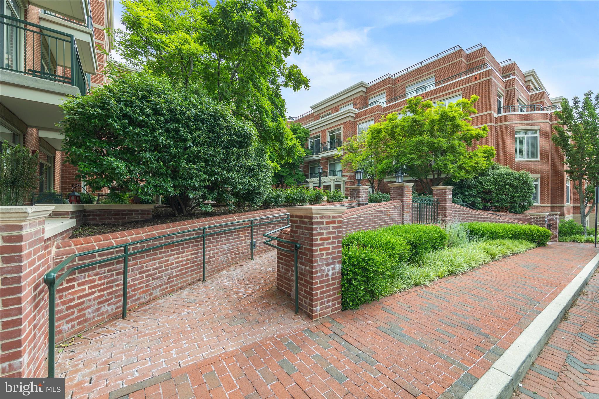 66 FRANKLIN STREET 418