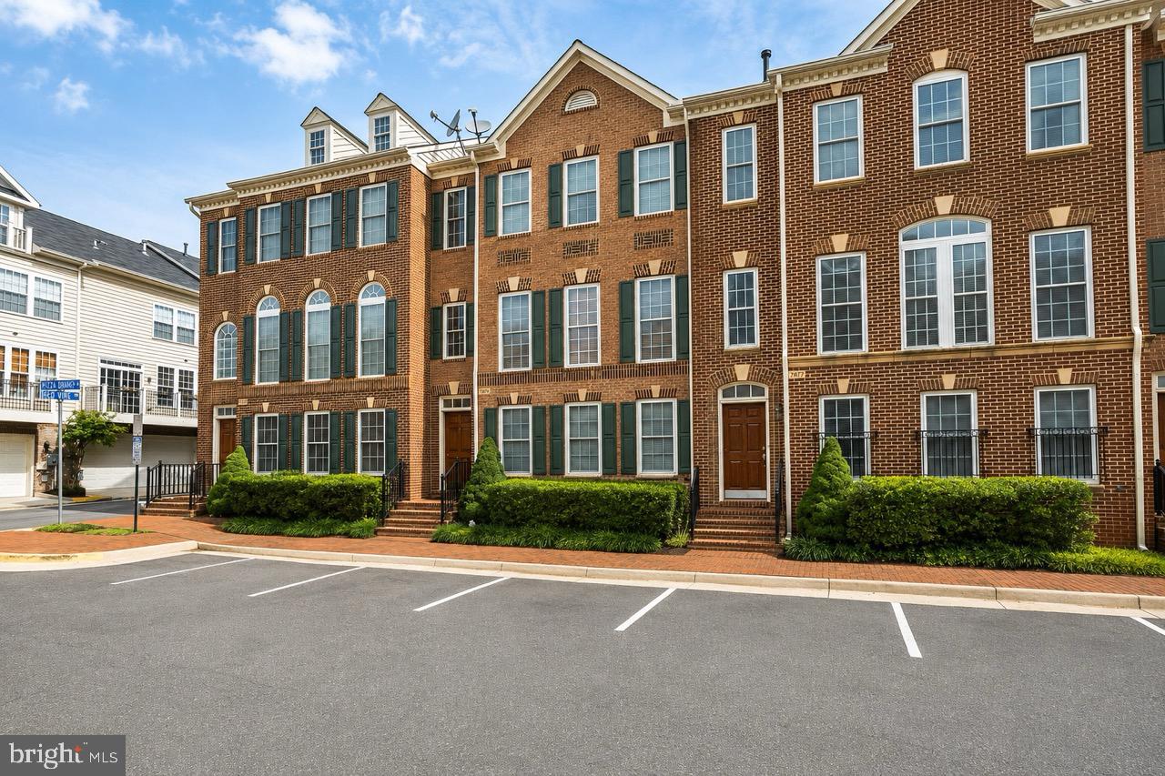7979 VIGNE COURT