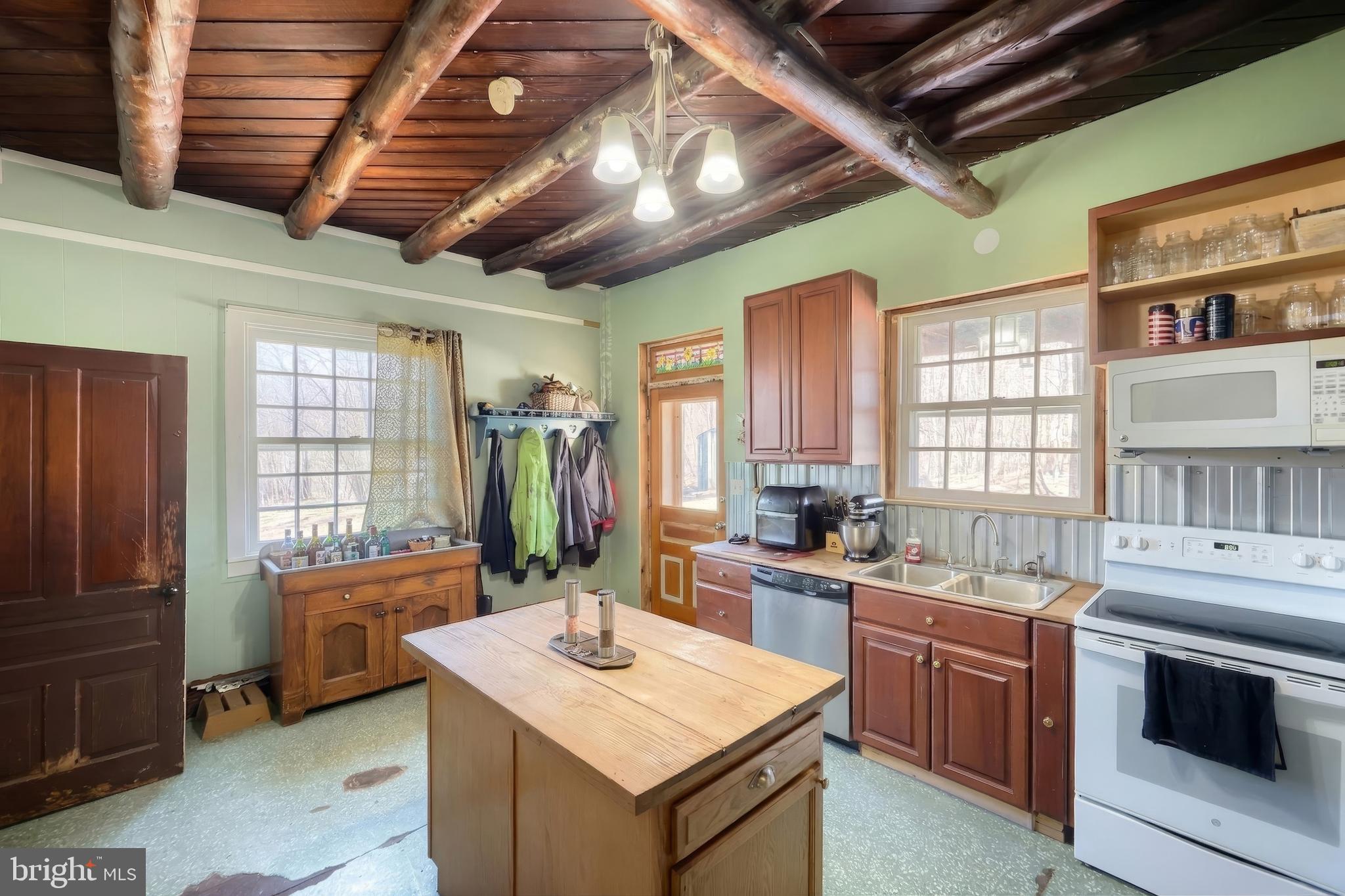 FELTON/BROUGEVILLE - Residential