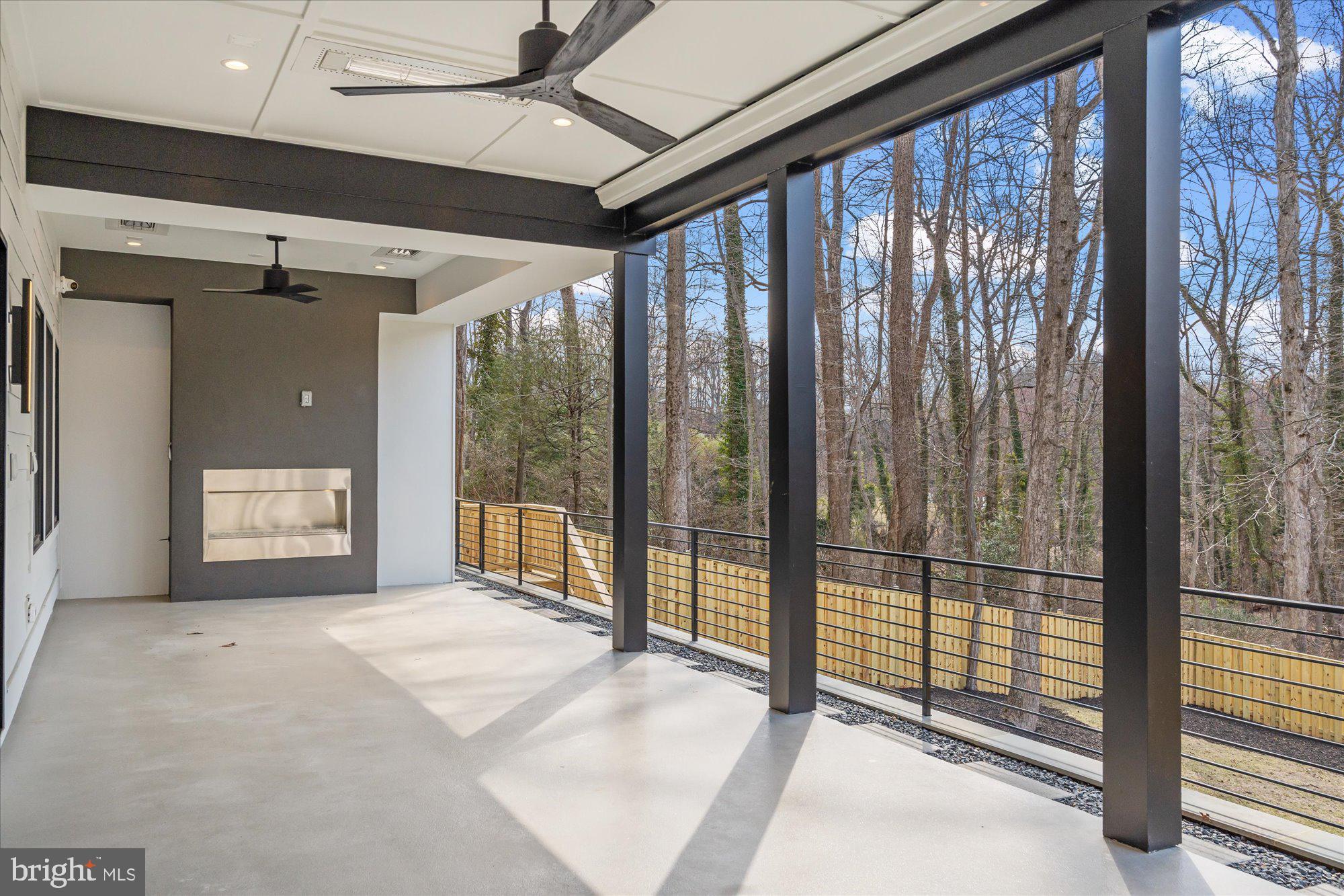 SALONA VILLAGE - Residential