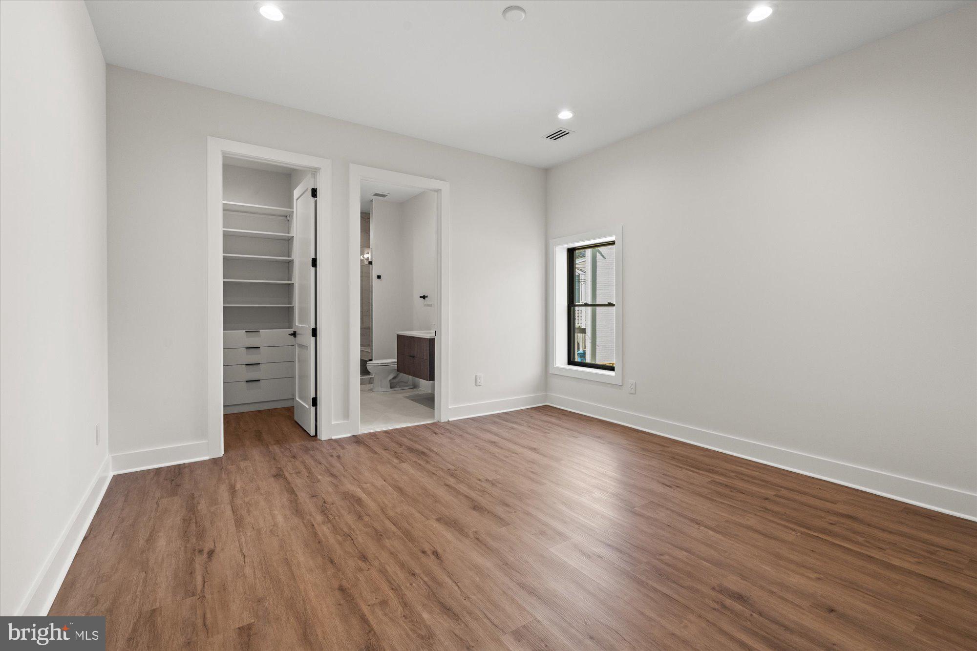 SALONA VILLAGE - Residential