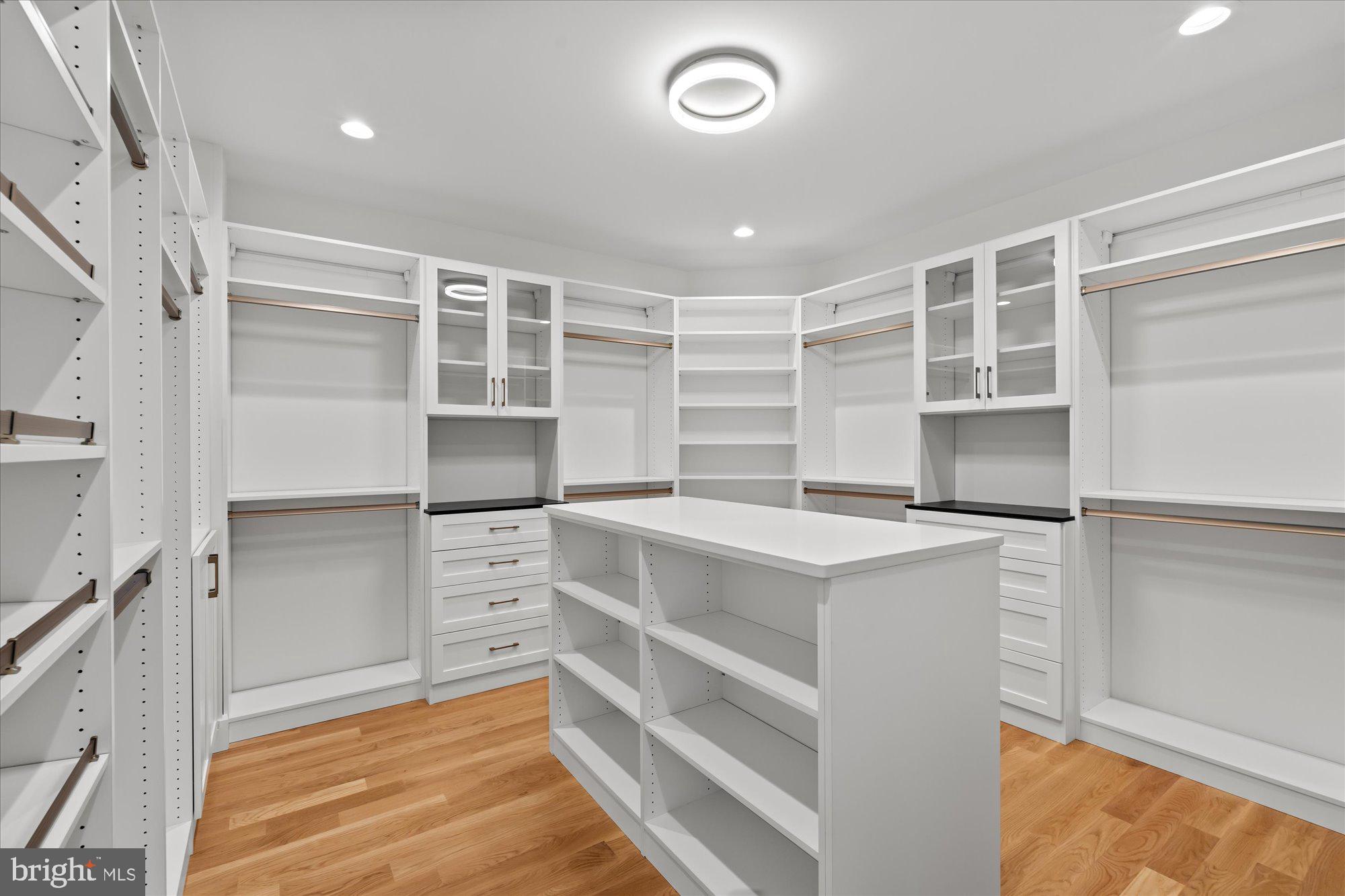 SALONA VILLAGE - Residential