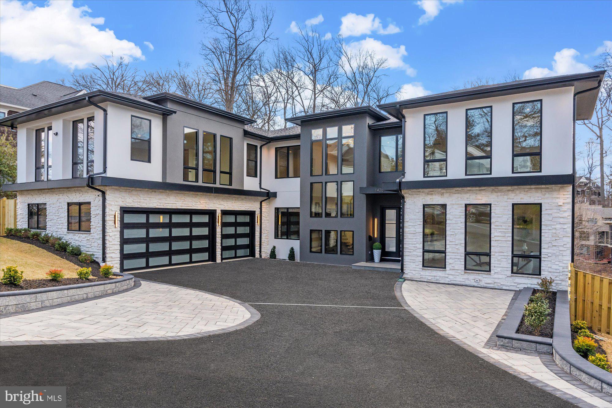 SALONA VILLAGE - Residential