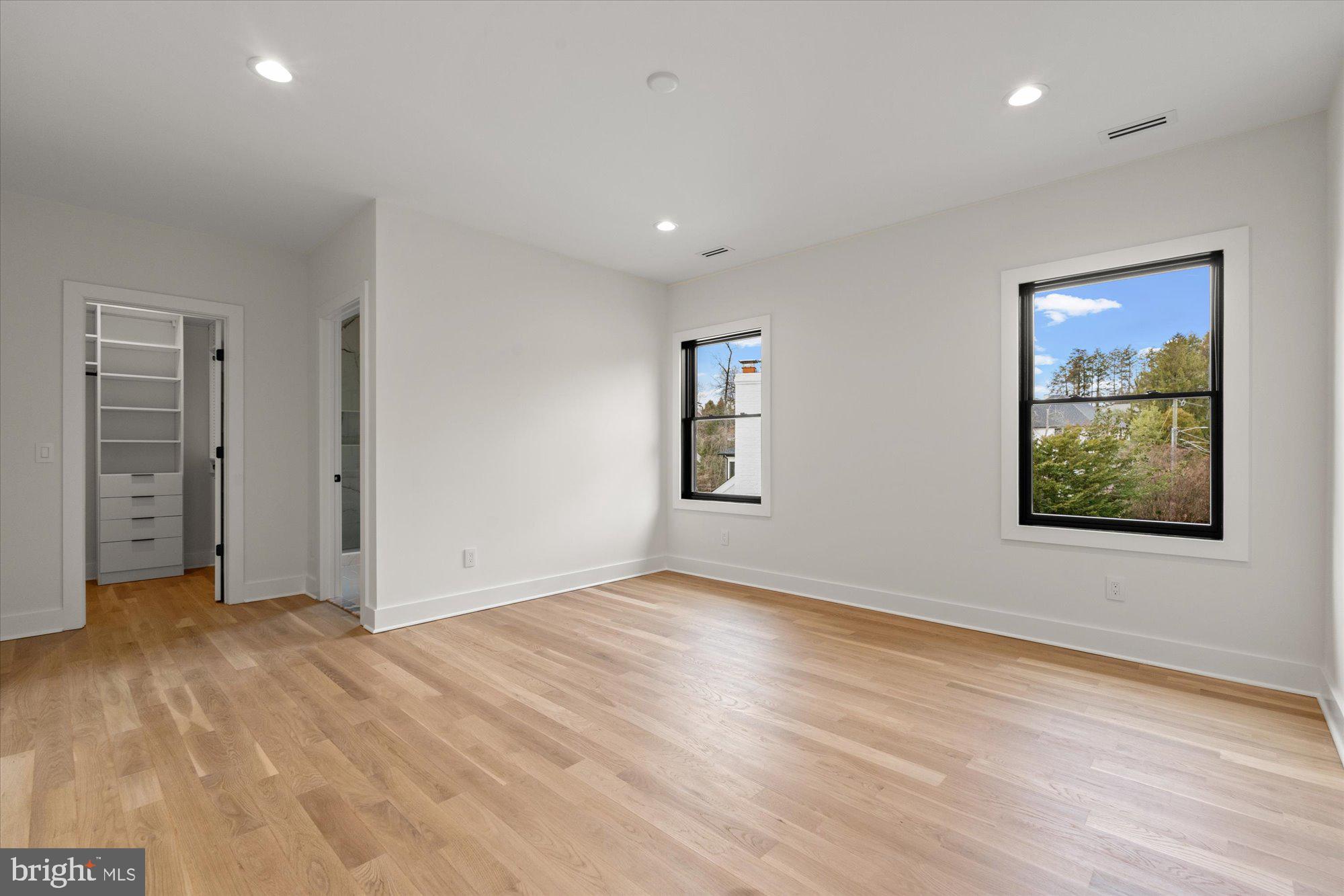 SALONA VILLAGE - Residential