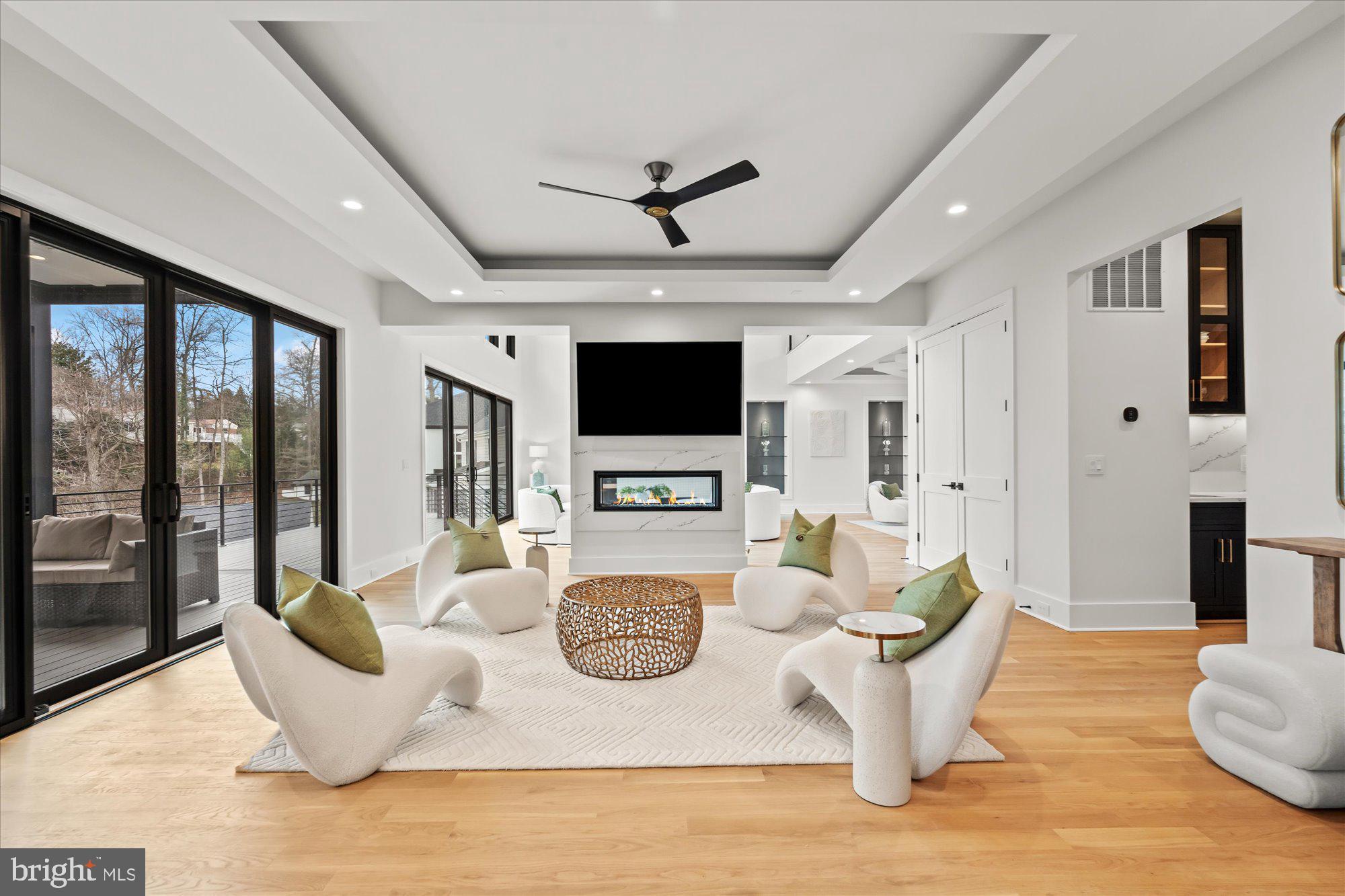 SALONA VILLAGE - Residential