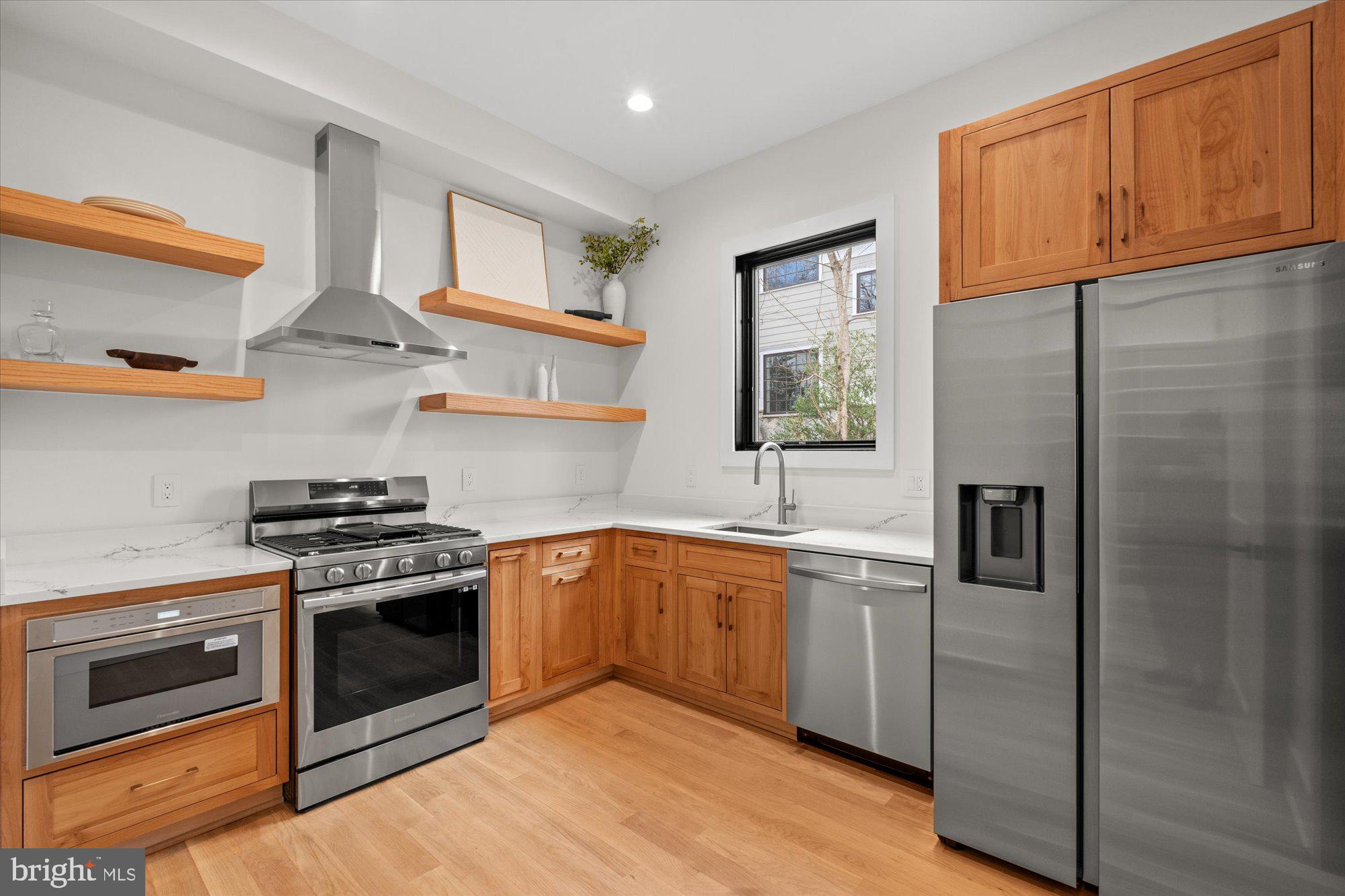 SALONA VILLAGE - Residential