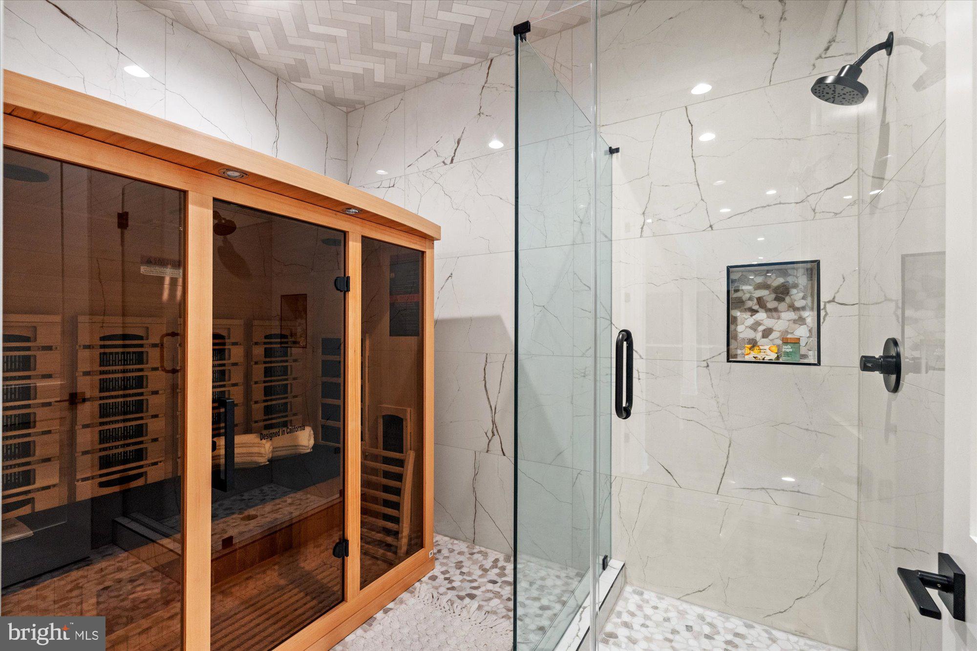 SALONA VILLAGE - Residential