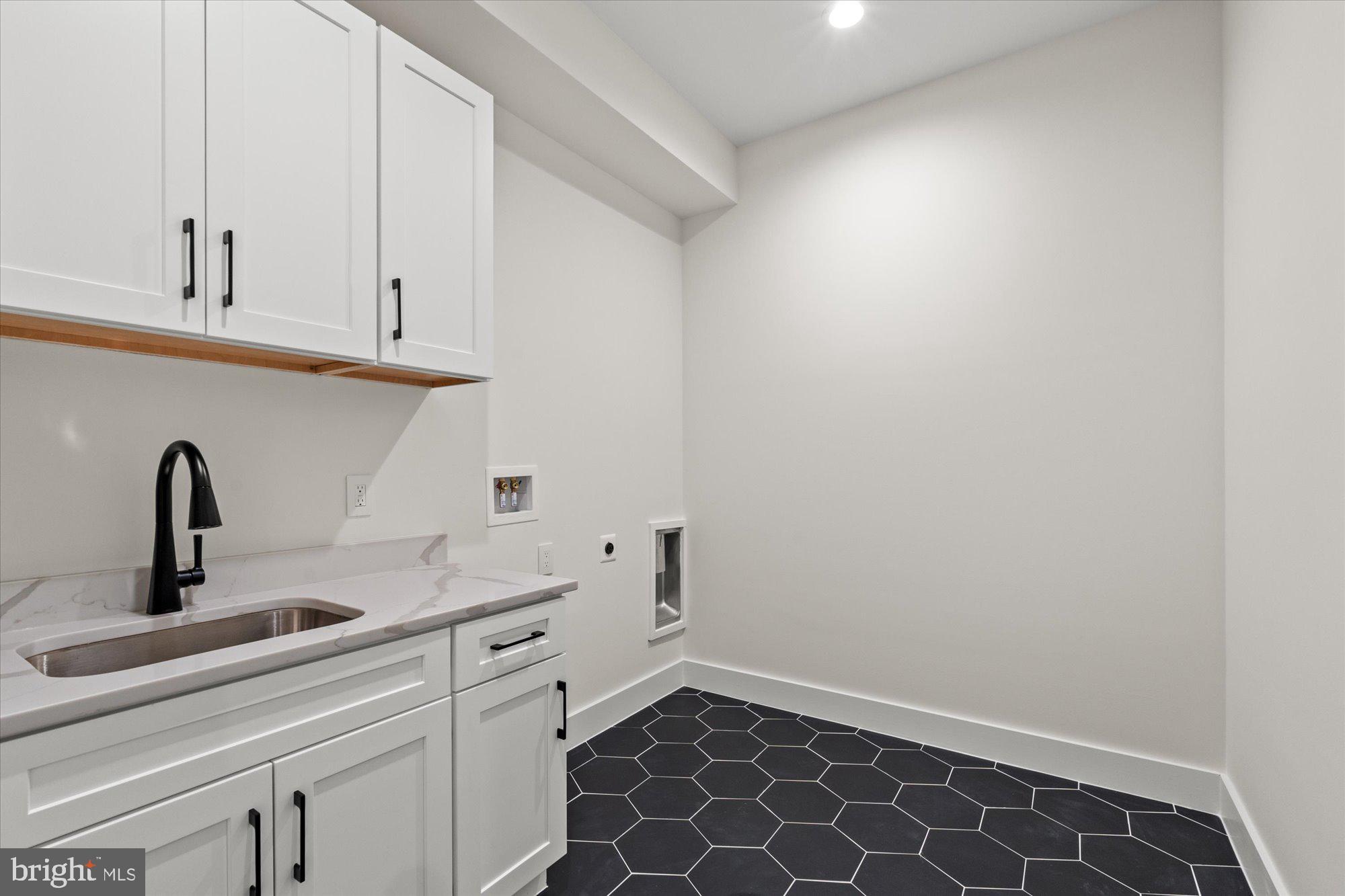 SALONA VILLAGE - Residential