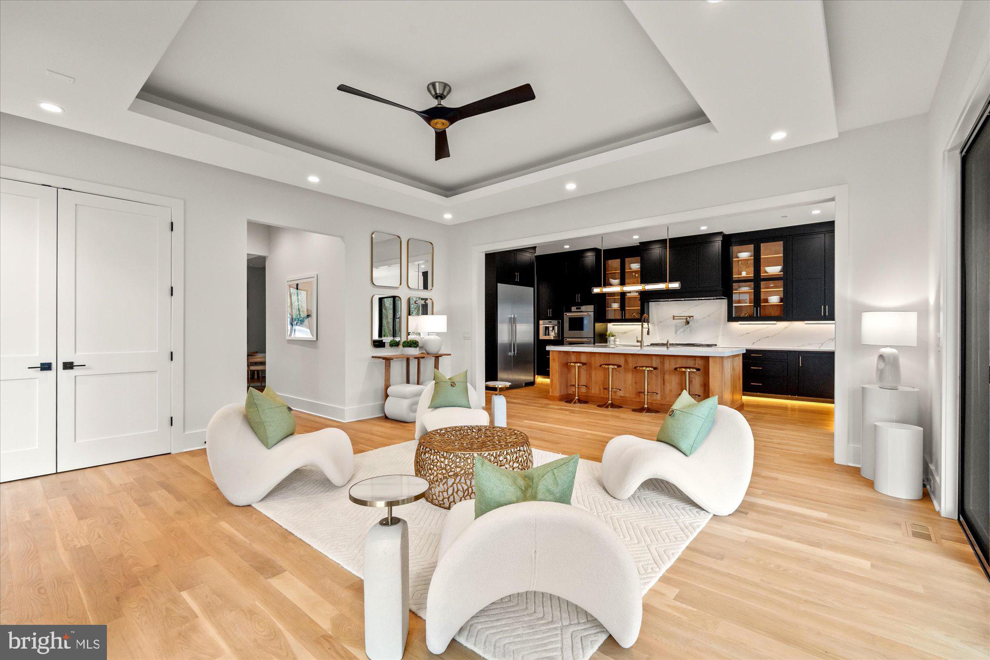 SALONA VILLAGE - Residential