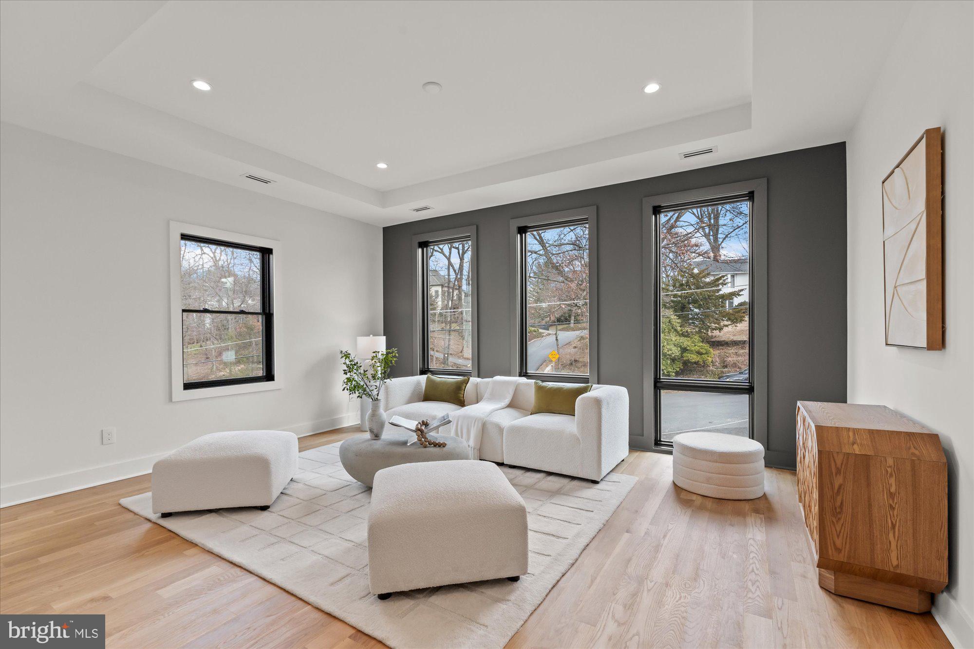 SALONA VILLAGE - Residential