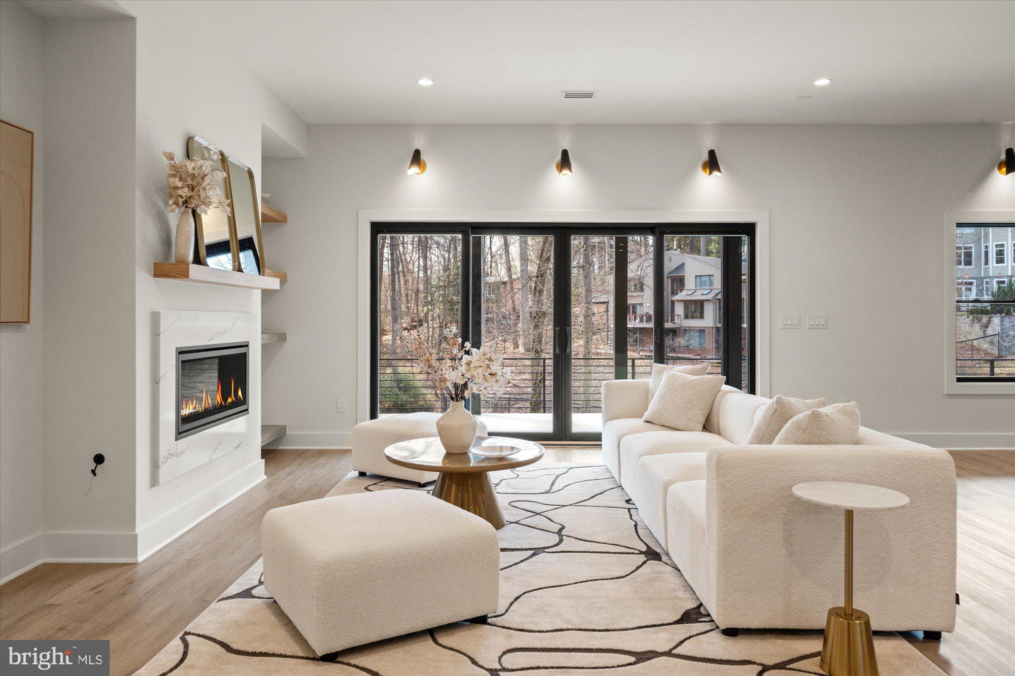 SALONA VILLAGE - Residential