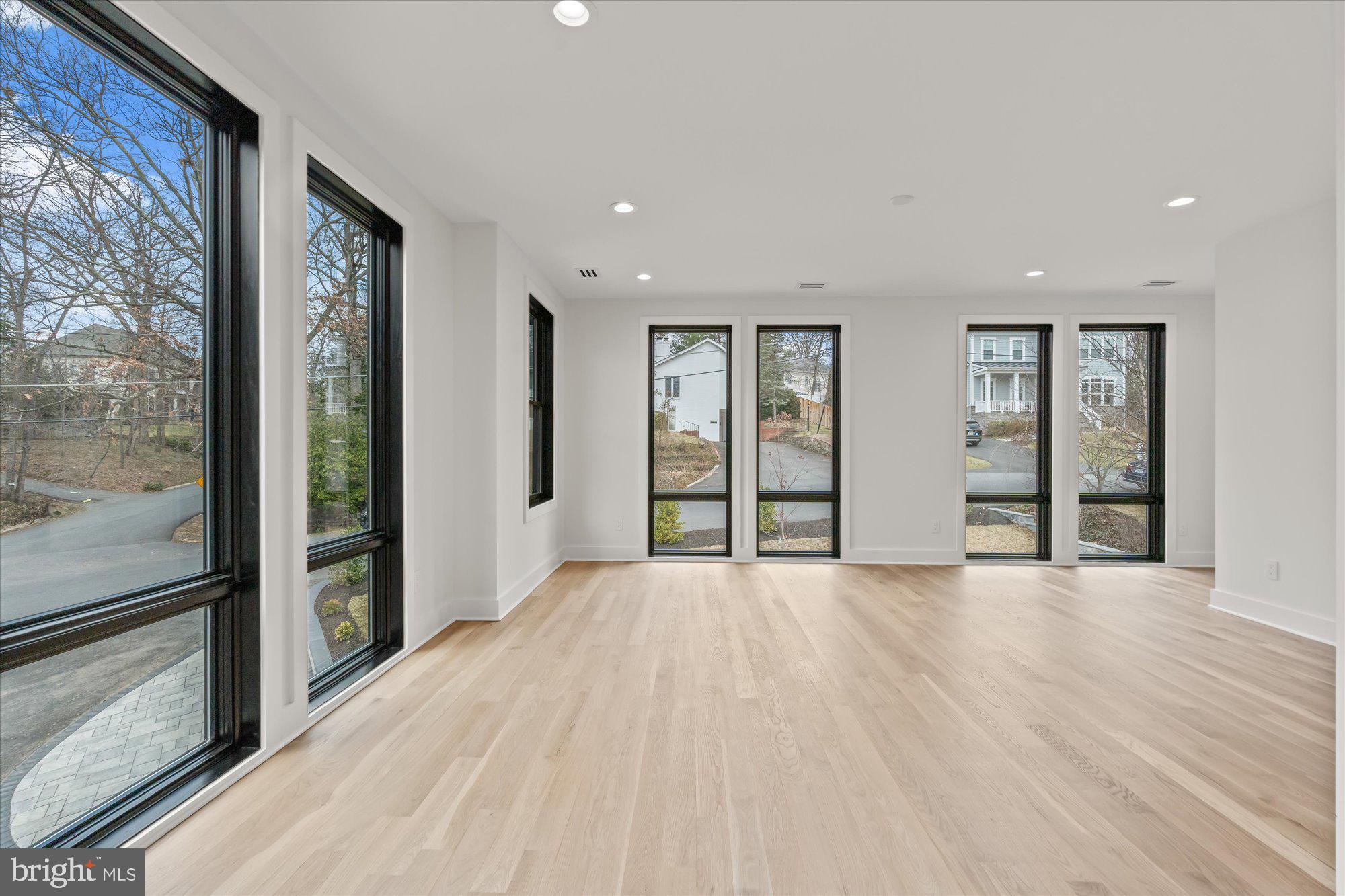 SALONA VILLAGE - Residential