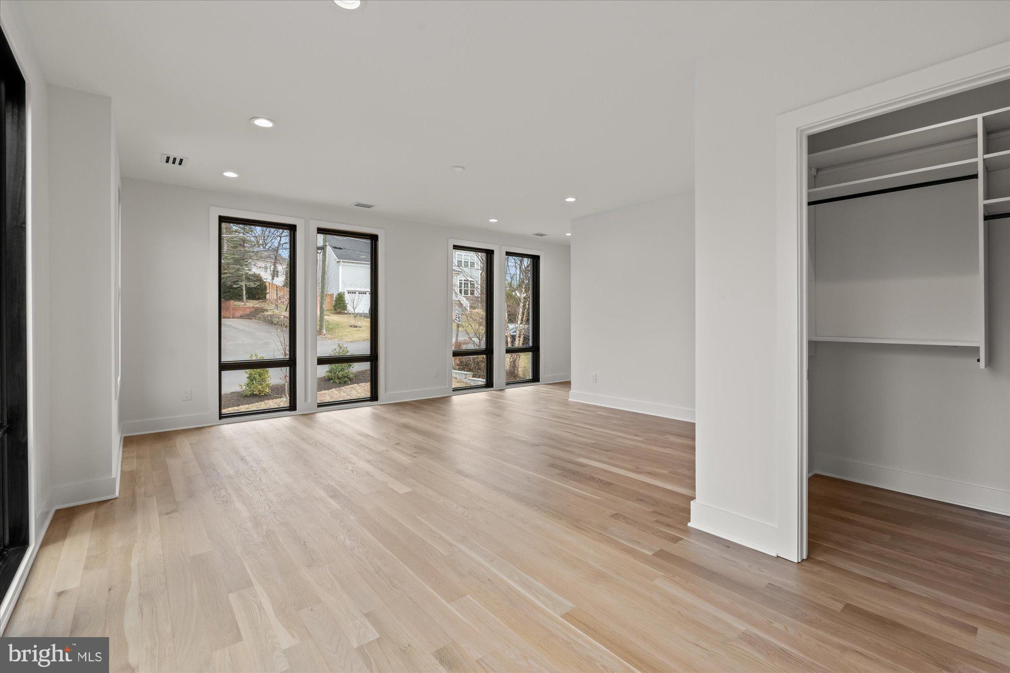 SALONA VILLAGE - Residential