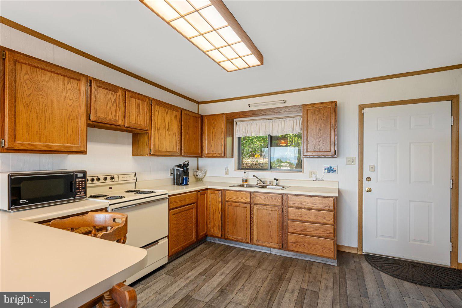 685 N MAPLE