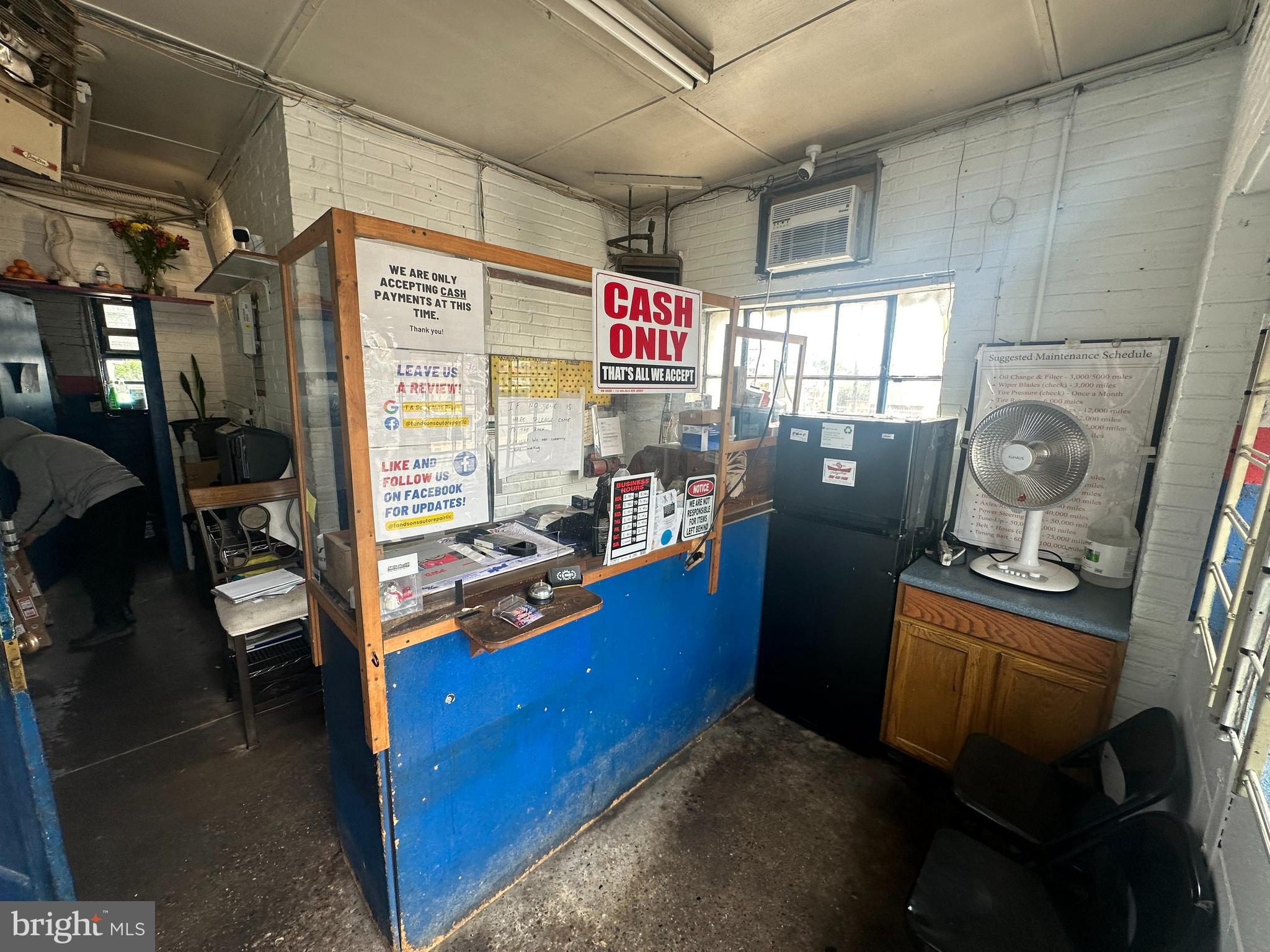 LAWNDALE - Commercial Sale