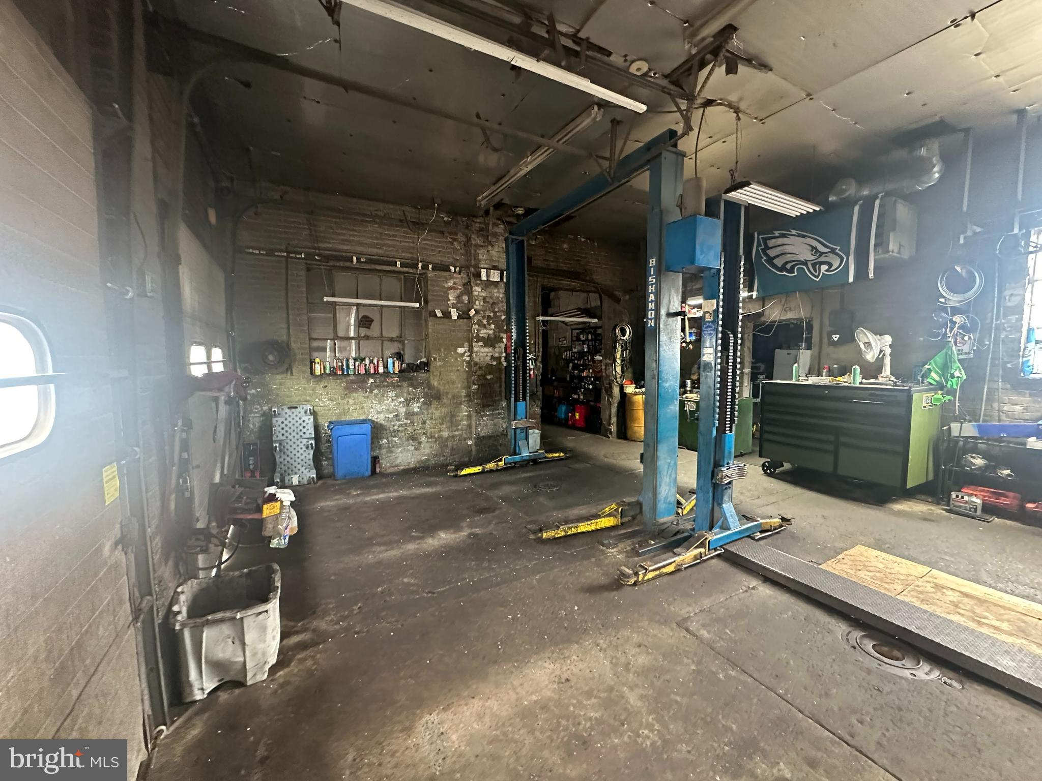 LAWNDALE - Commercial Sale